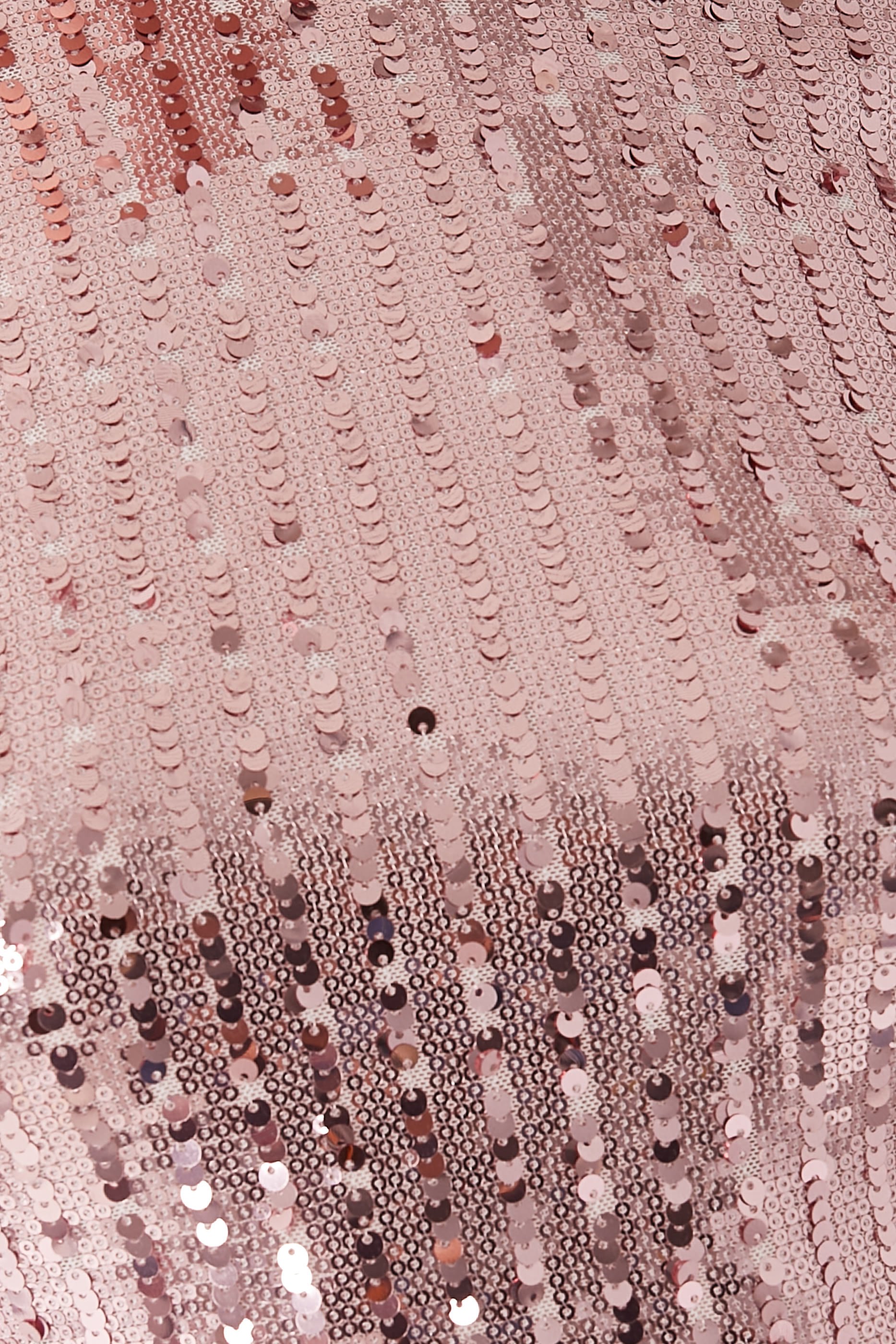 فستان قصير بأكمام طويلة مطرز بالترتر