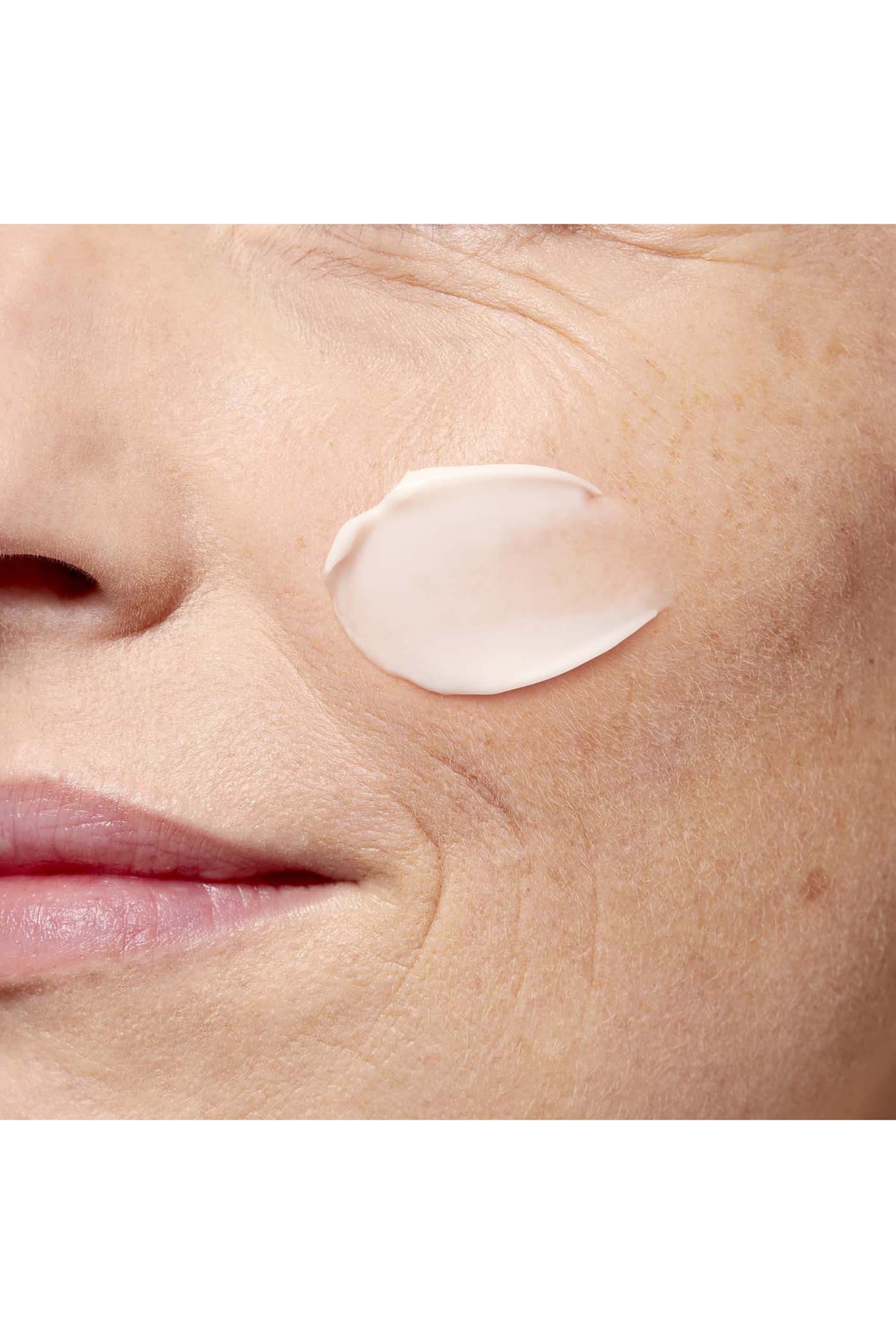 كريم ليلي سوبر ريستوريتيف لجميع أنواع البشرة 