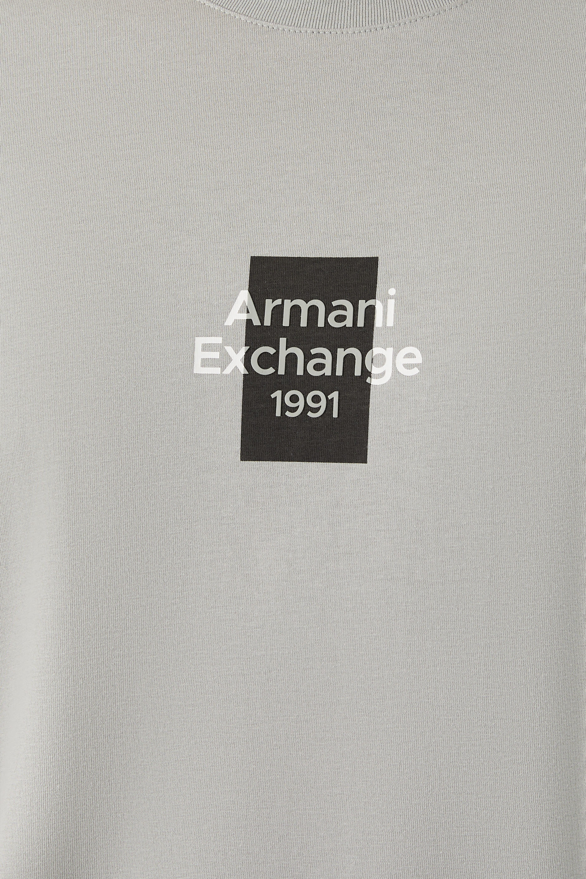 تيشيرت بشعار الماركة