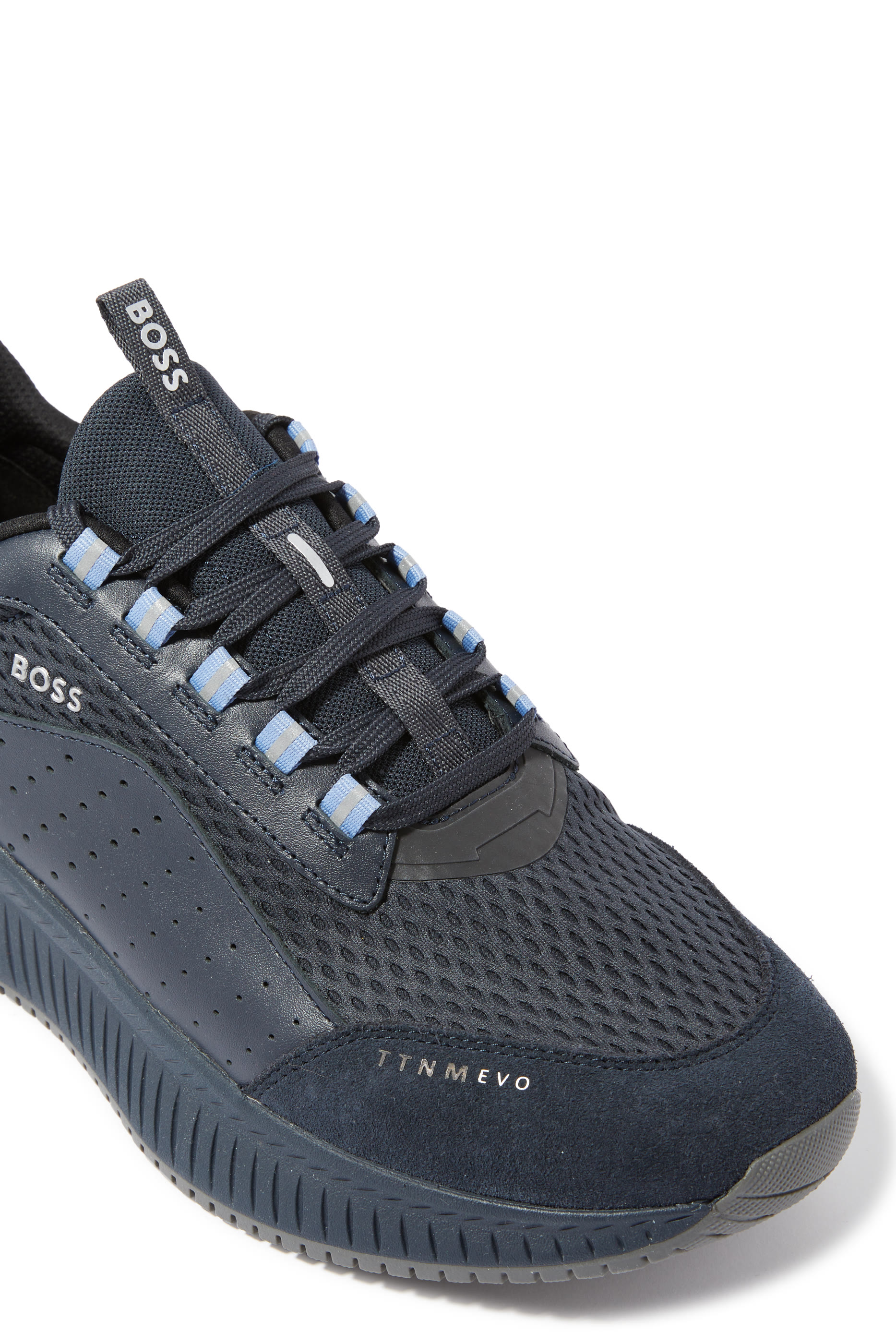 سنيكرز تي تي ان ام اي في او بجزء علوي منسوج