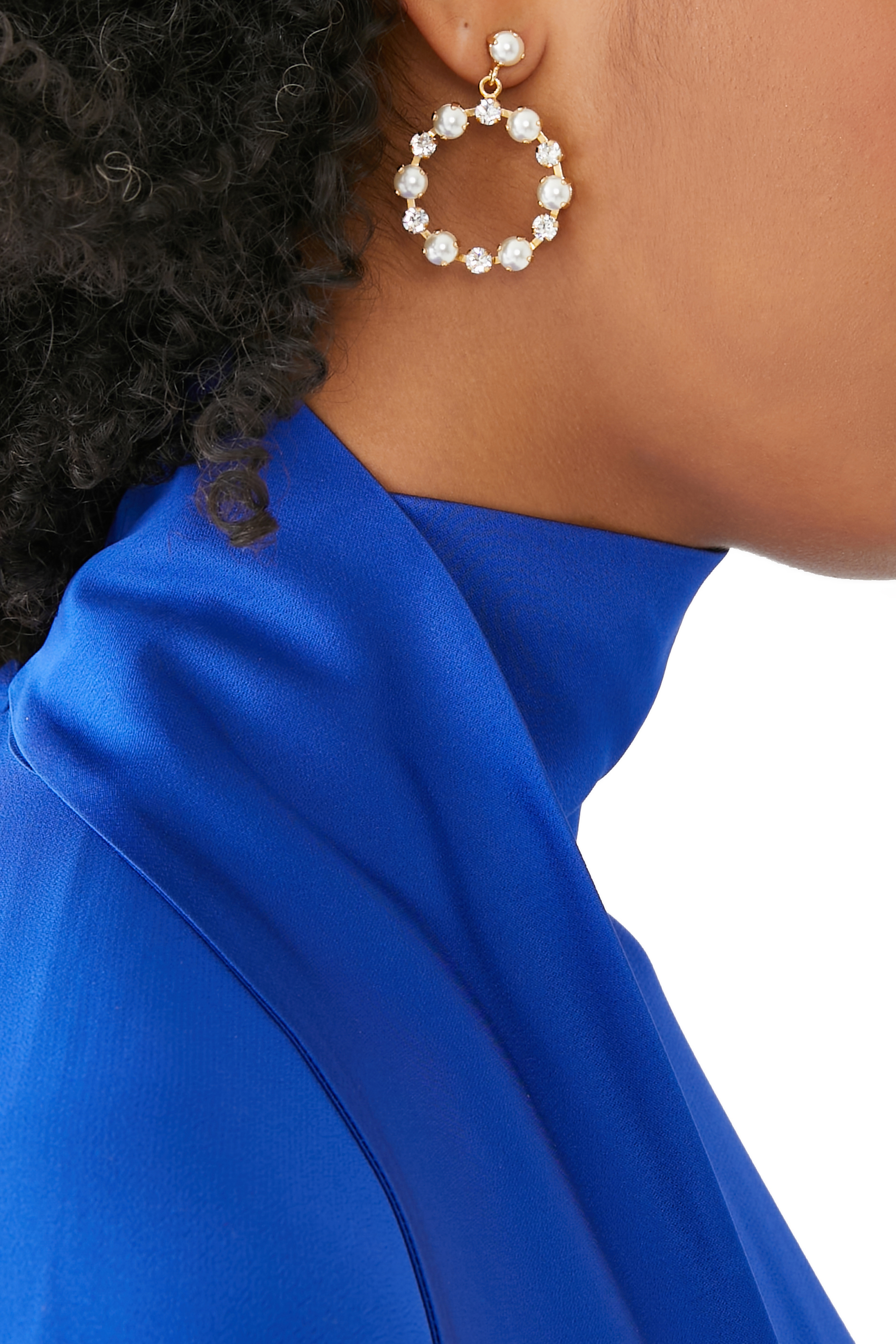 أقراط إتيرنيتي مزينة باللؤلؤ والكريستال