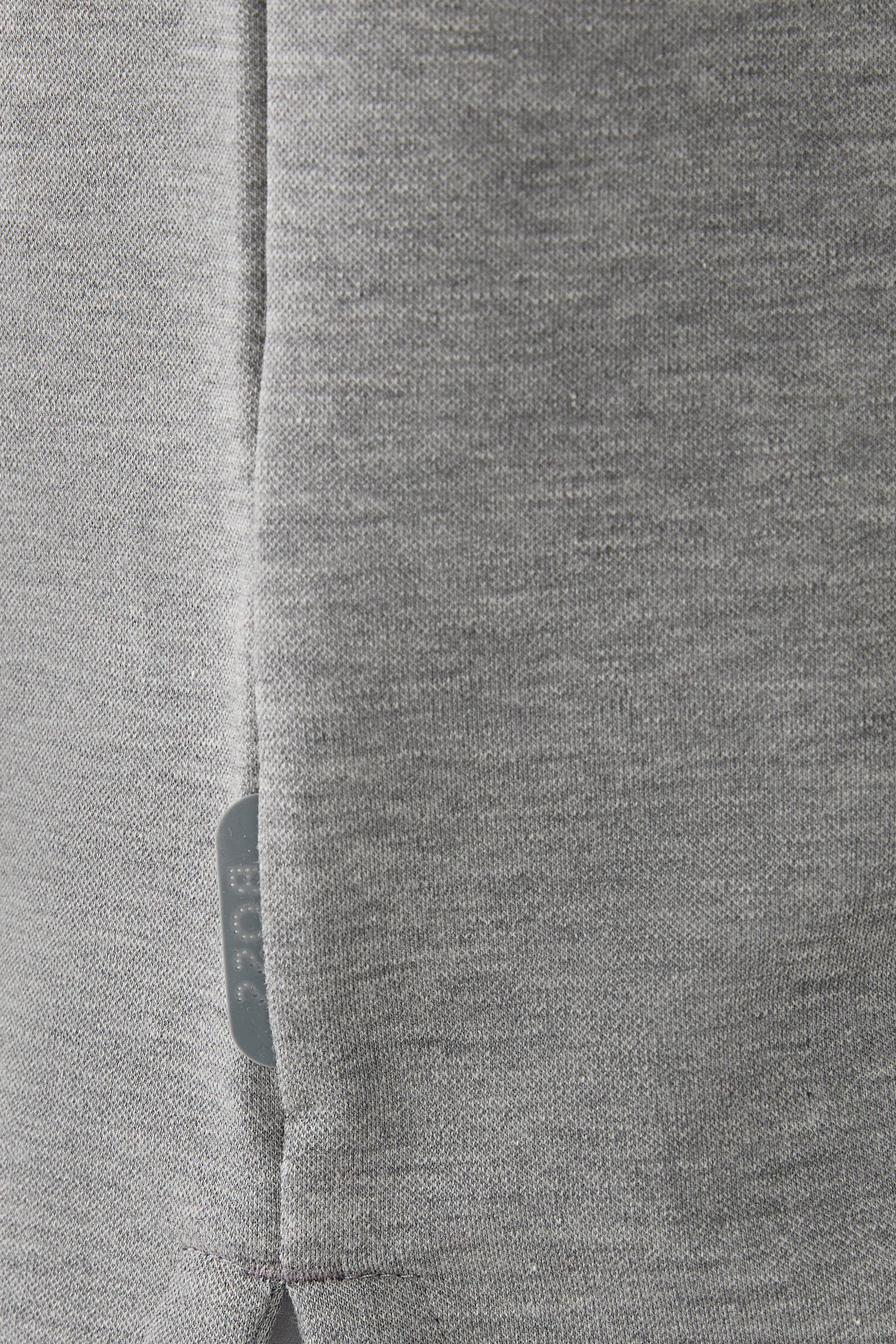 تيشيرت بأكمام قصيرة