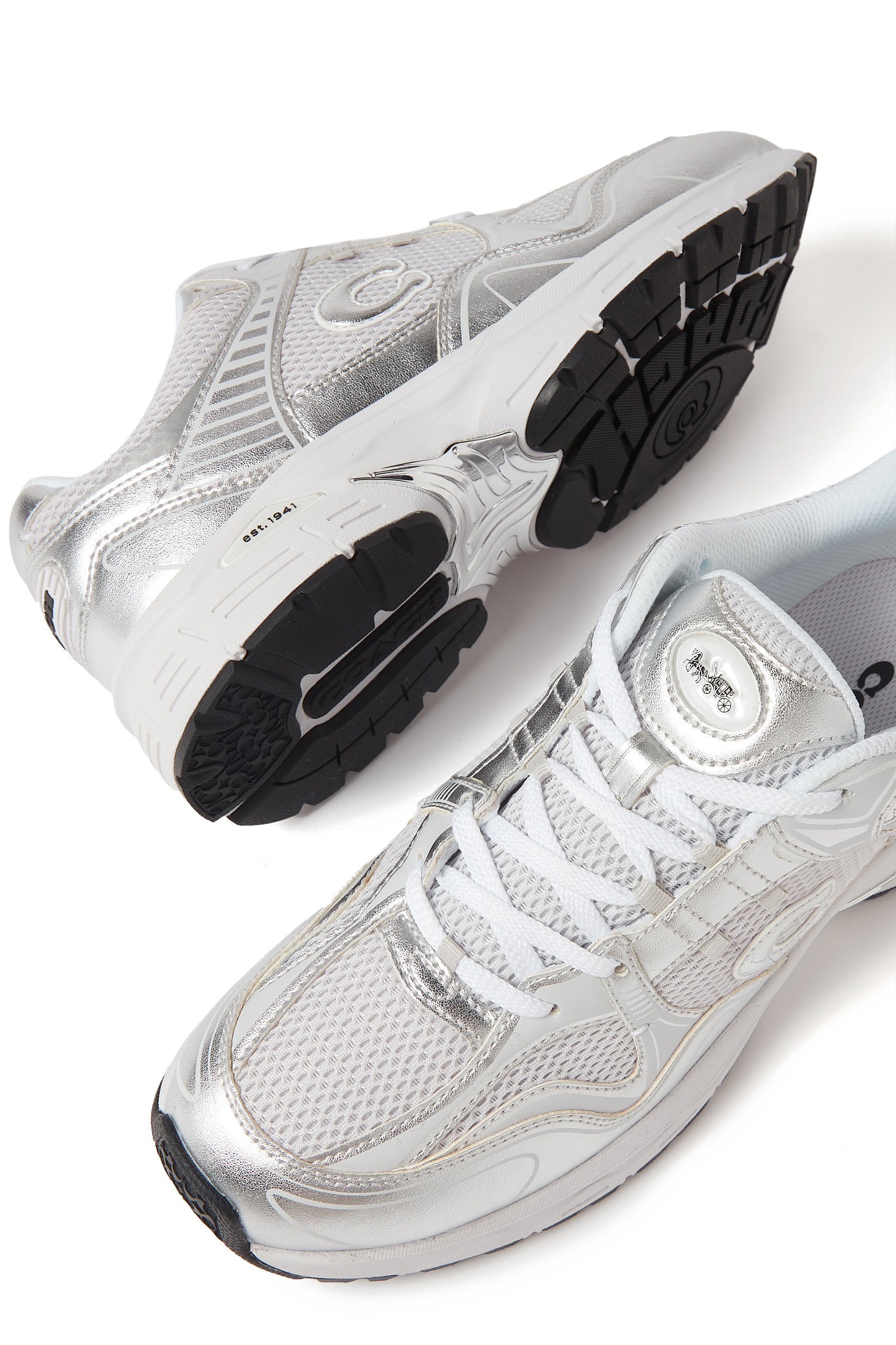 سنيكرز سي 301 بتصميم أسفل الكاحل