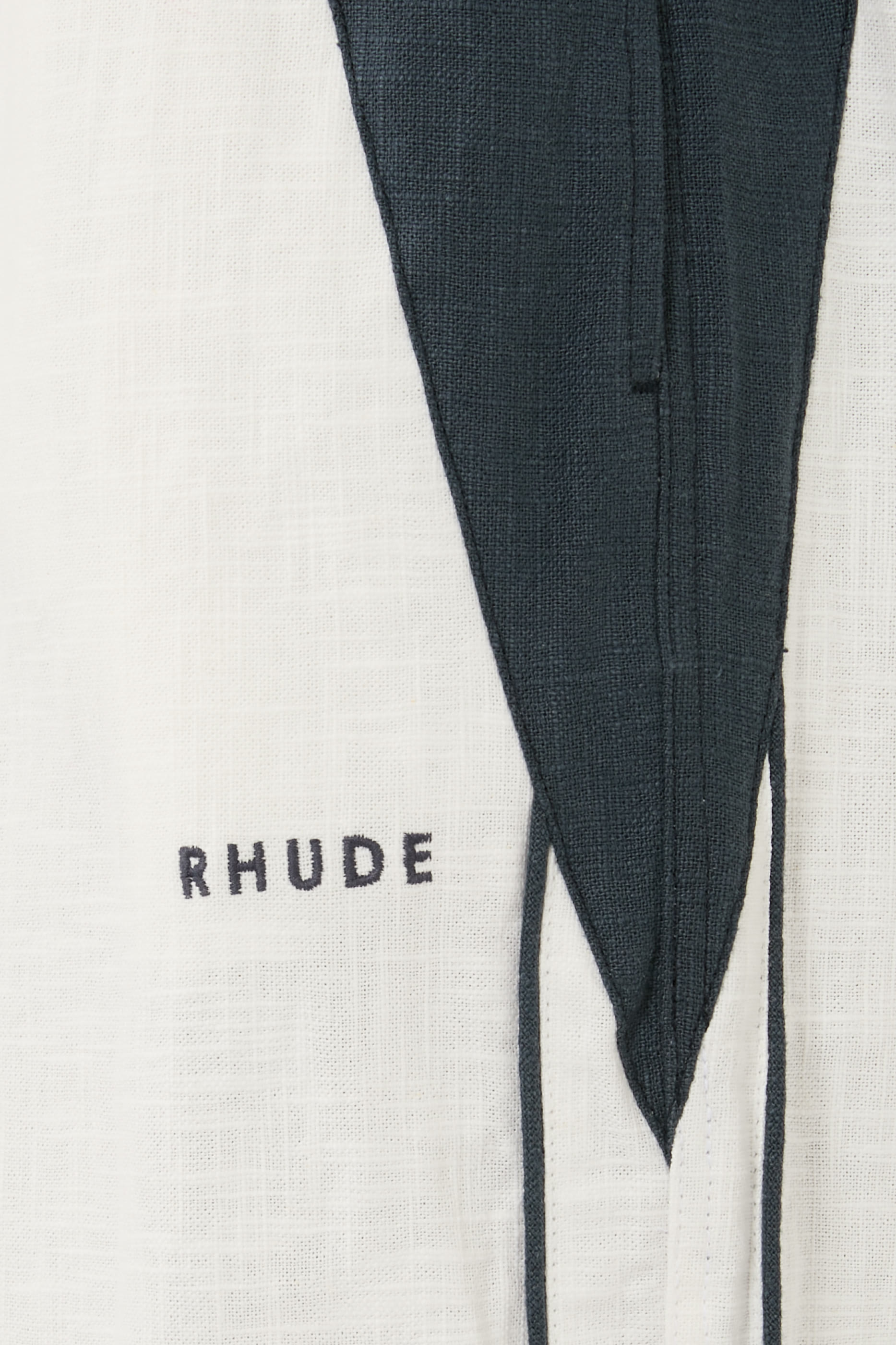 بنطال رامونيا رياضي بتفاصيل بارزة