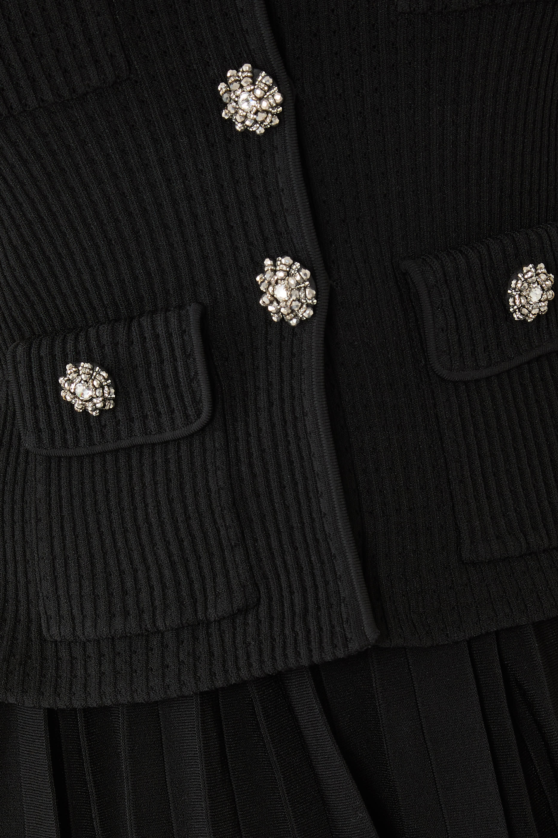 فستان قصير منسوج بقصة ضيقة