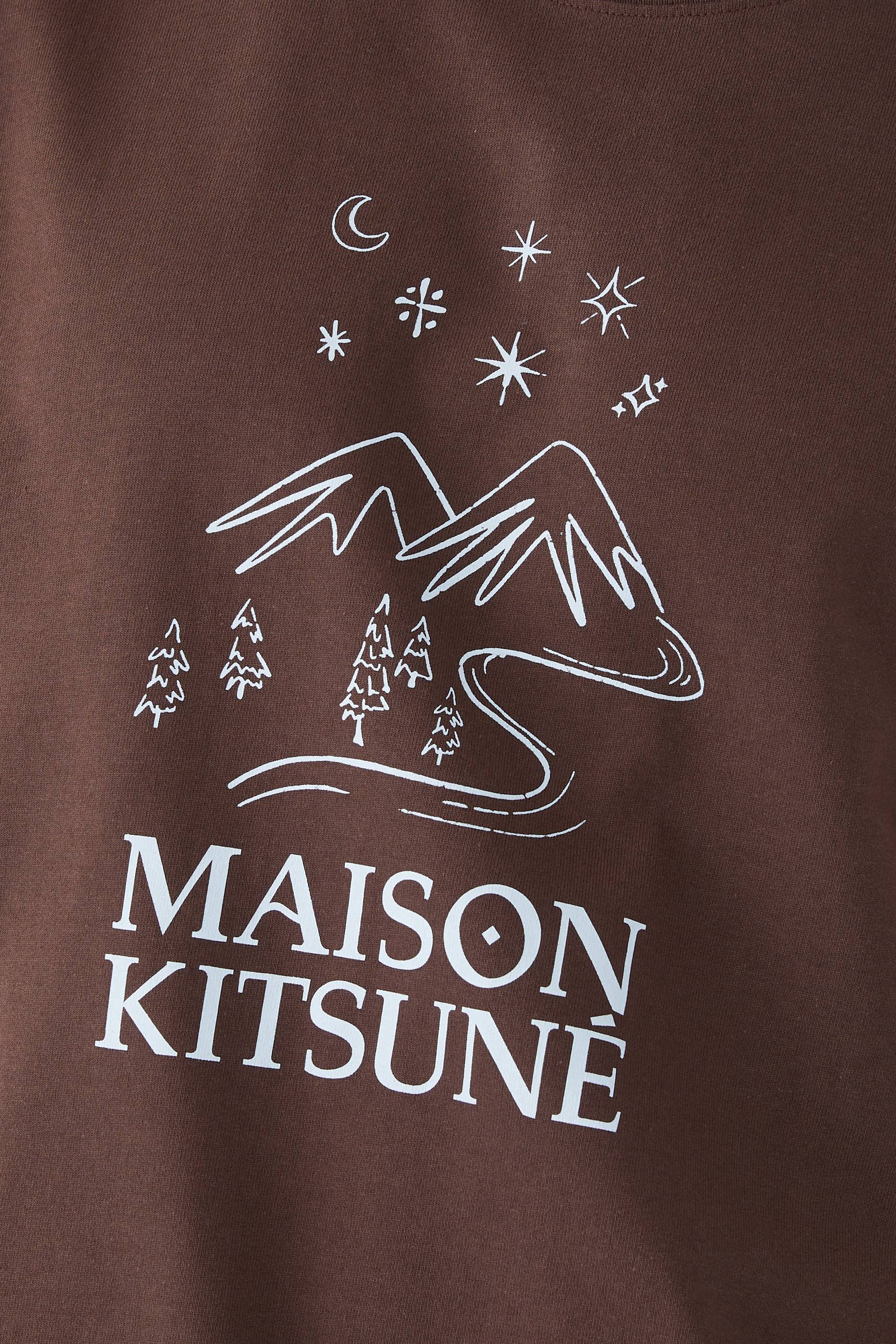 تيشيرت بقصة مريحة برسومات مناظر طبيعية