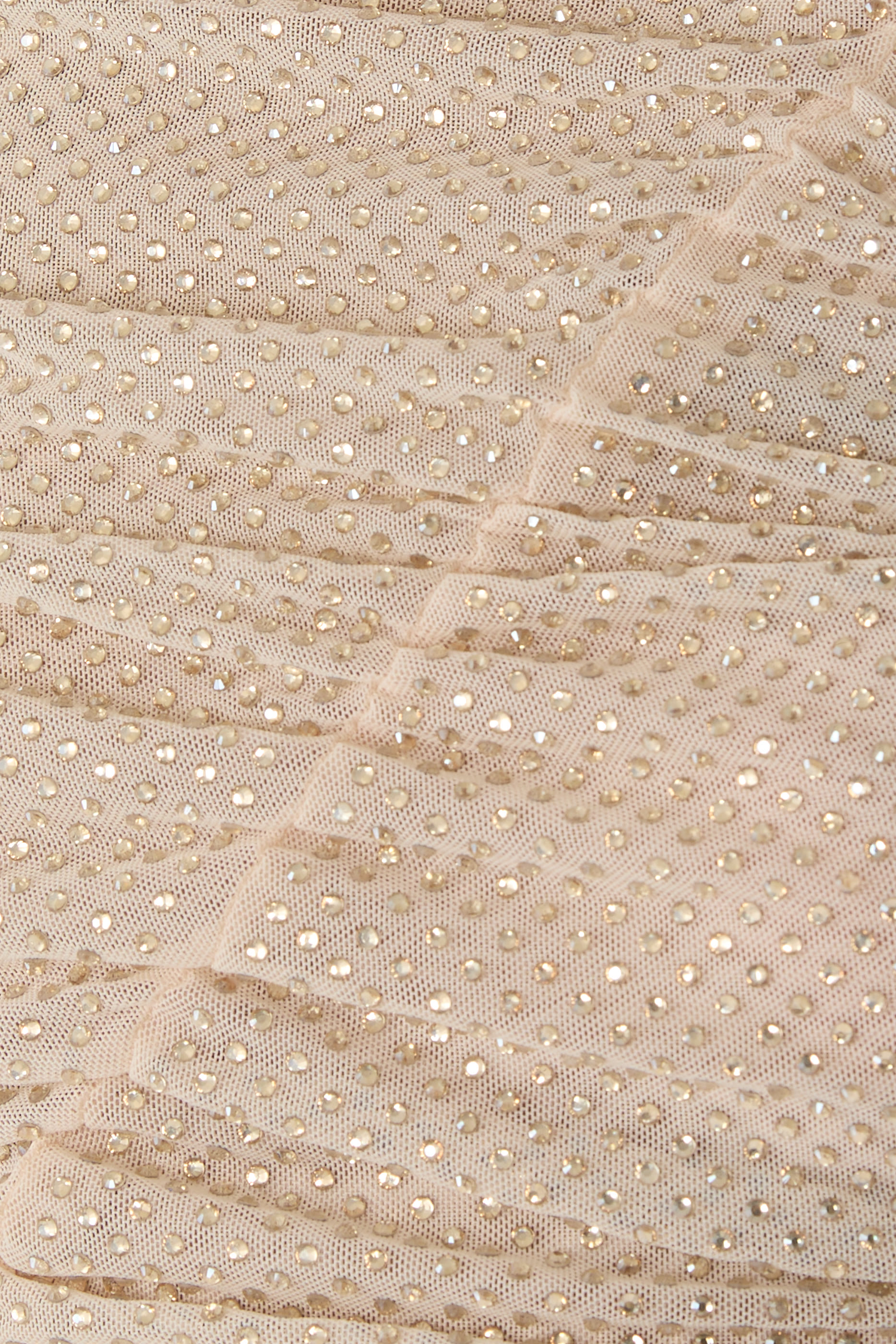 بلوزة مزينة بكشكش مرصعة بأحجار الراين