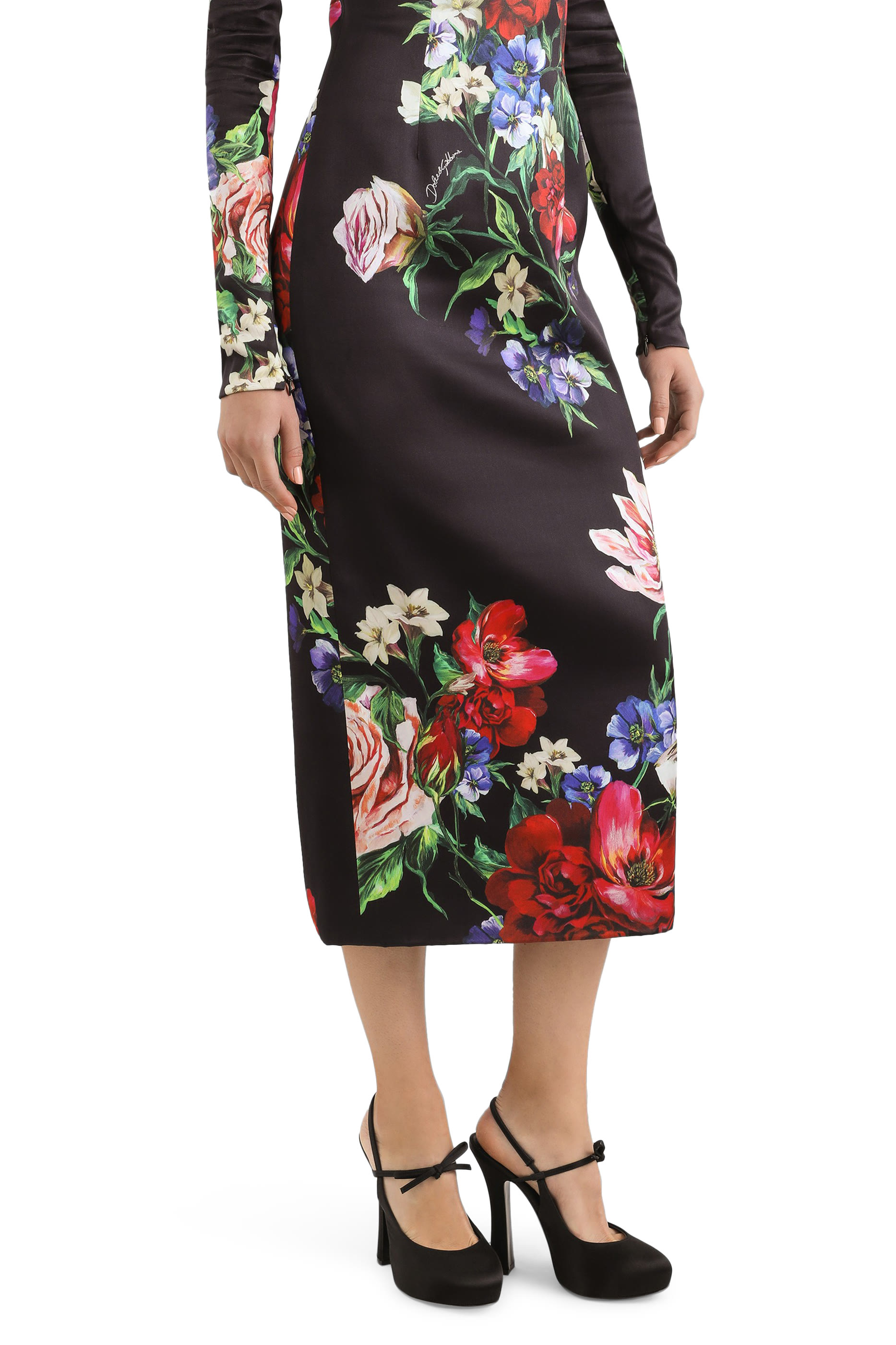 فستان متوسط الطول بياقة مستديرة ونقشة ستان