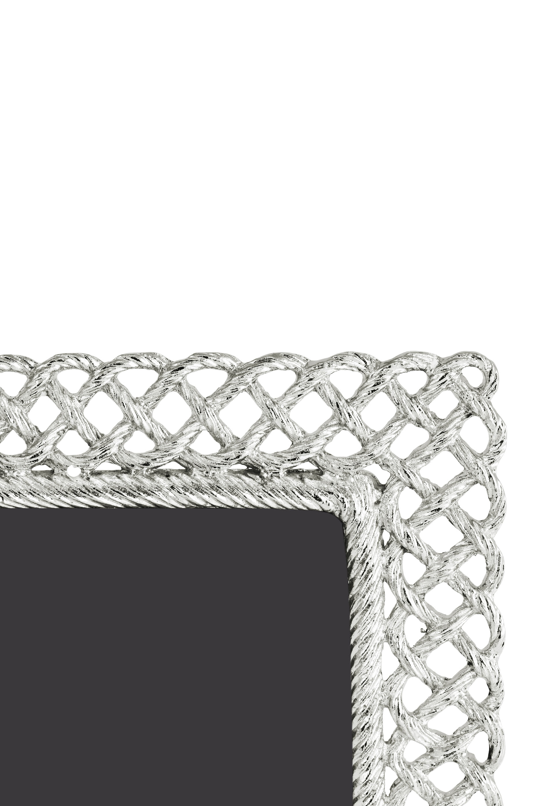 إطار صور لوف بتفاصيل معقودة