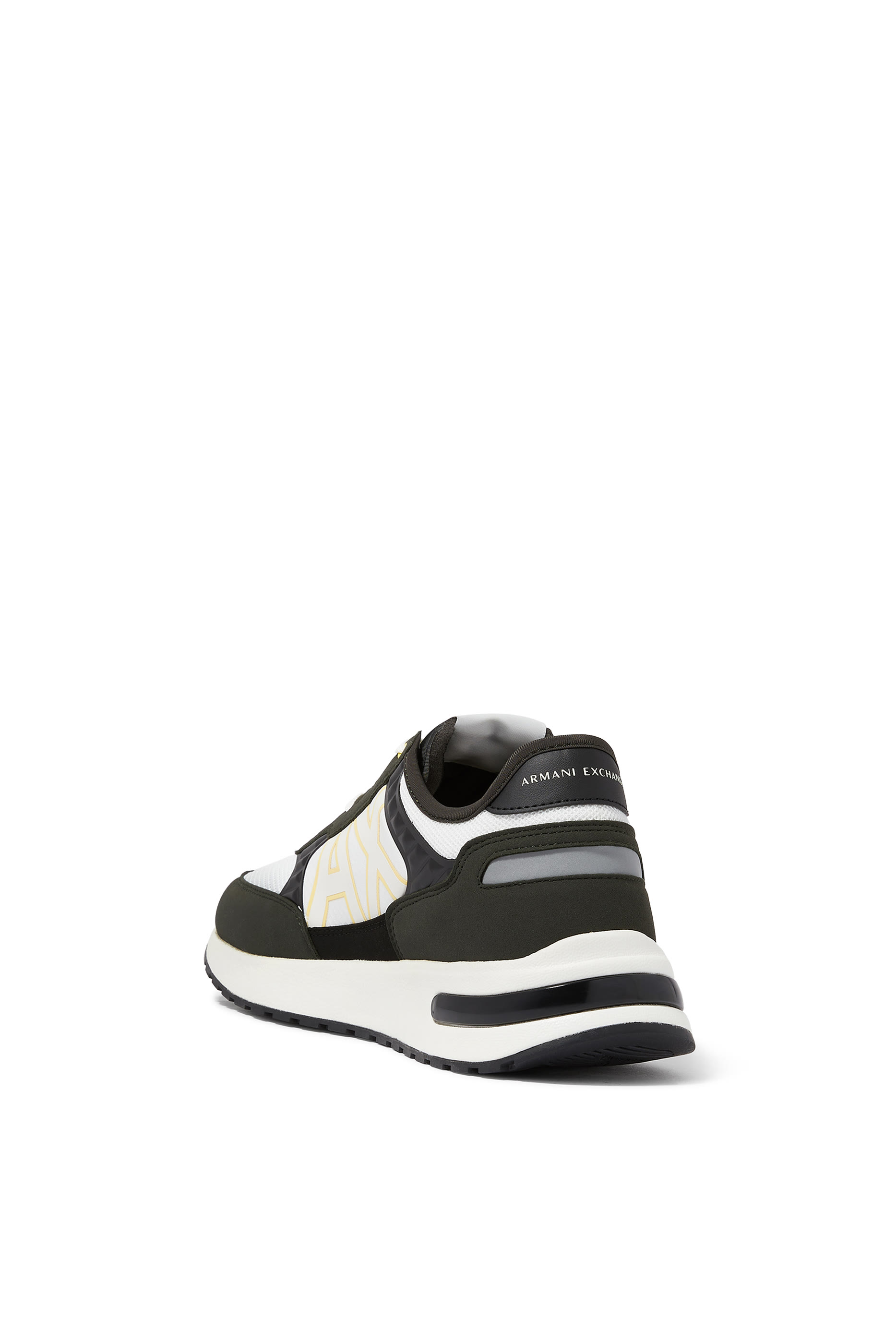 سنيكرز بأربطة وشعار الماركة بملمس بارز