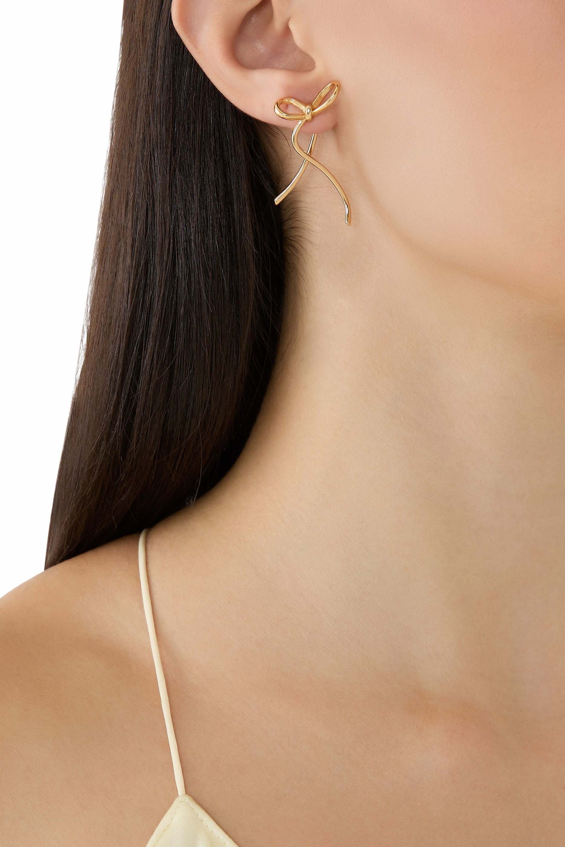 أقراط كارولين بتصميم فيونكة، فضة إسترلينية مطلية بذهب عيار 14