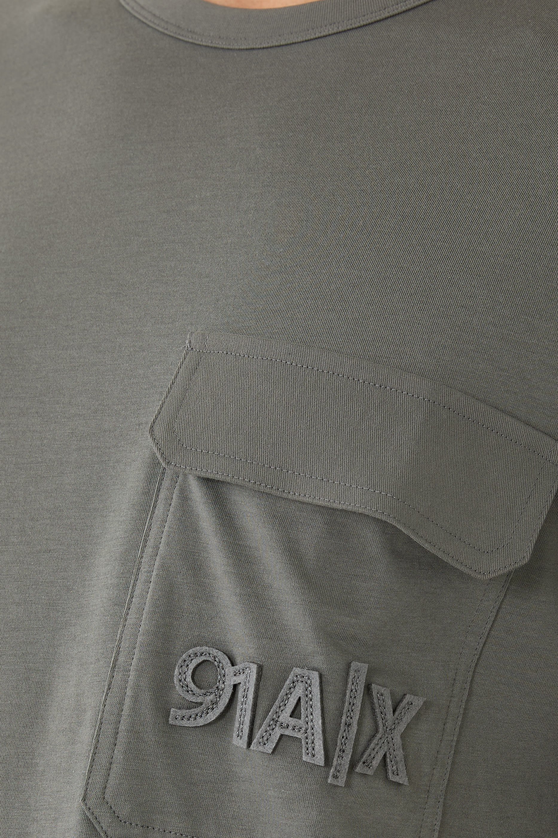 تيشيرت بشعار حرفي الماركة