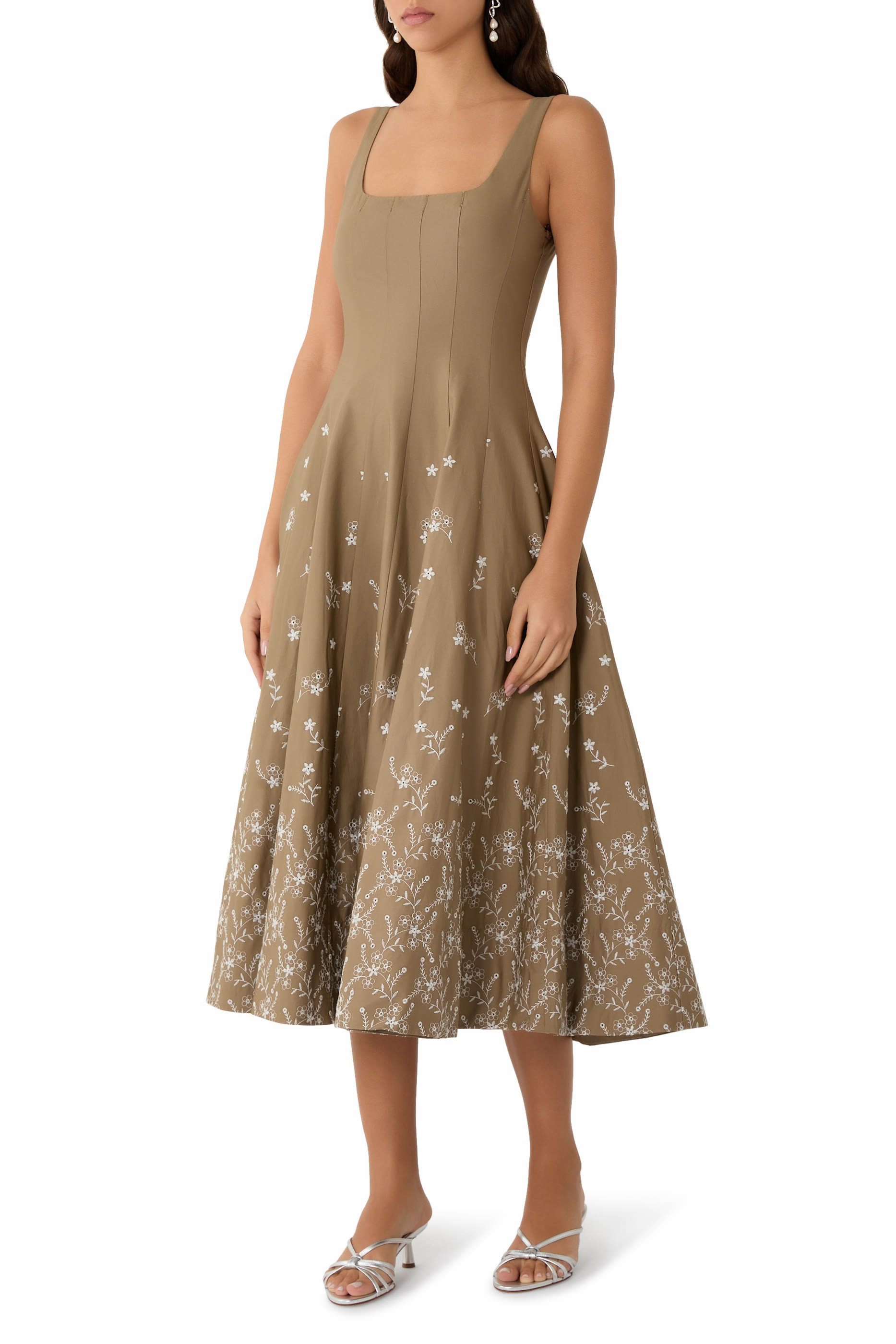 فستان ويلز مطرز