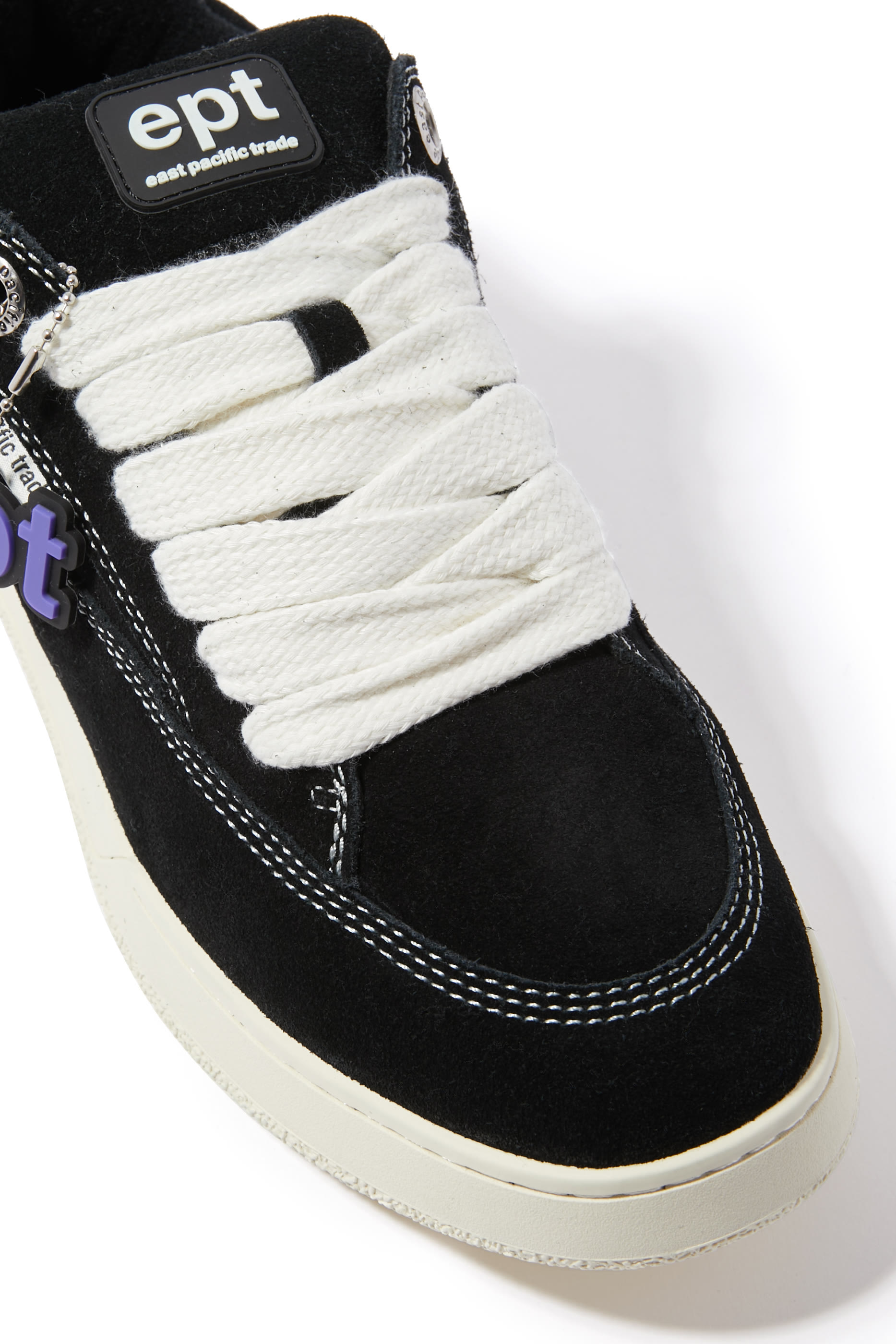 سنيكرز بلسان سميك