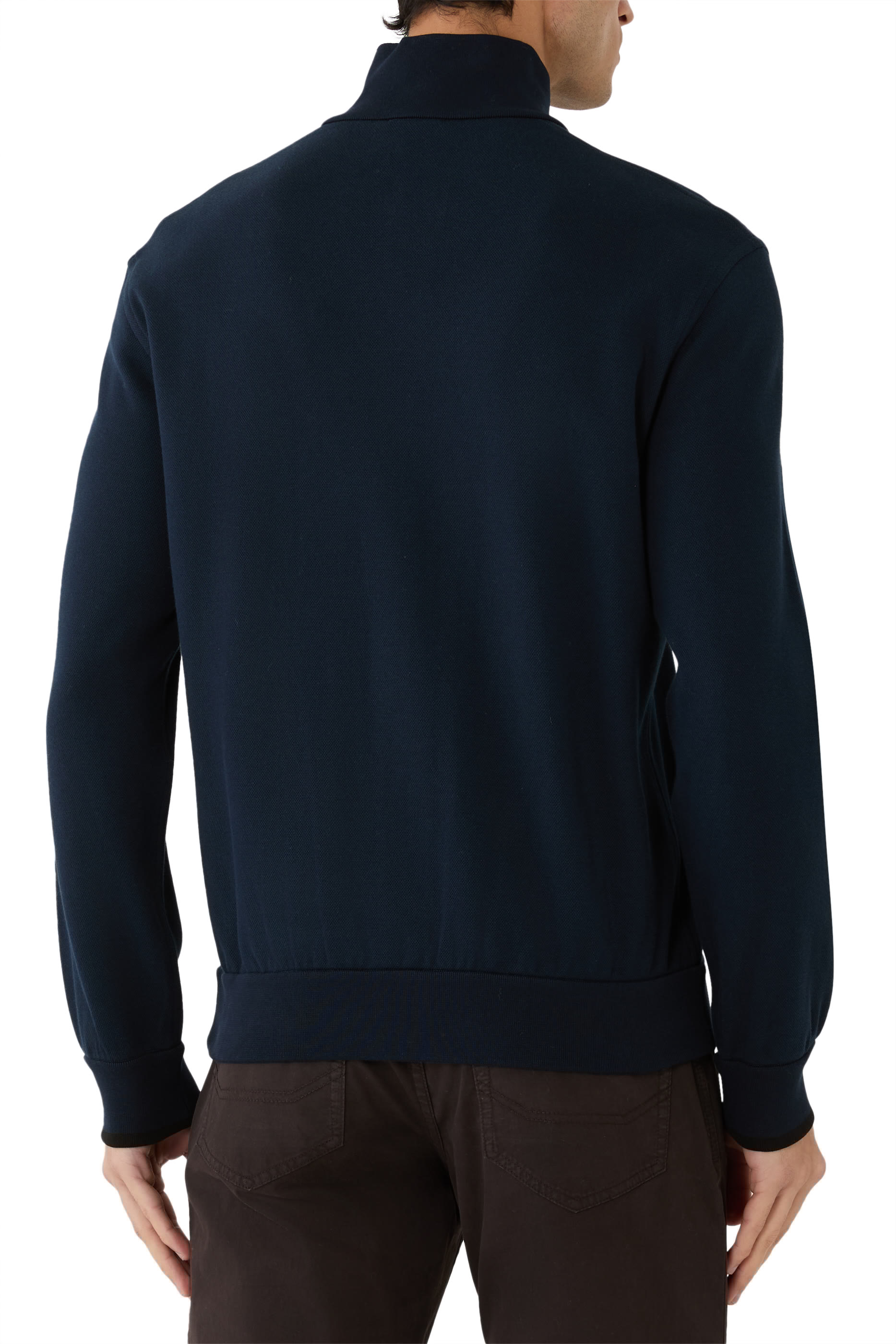 كنزة بياقة عالية وسحاب