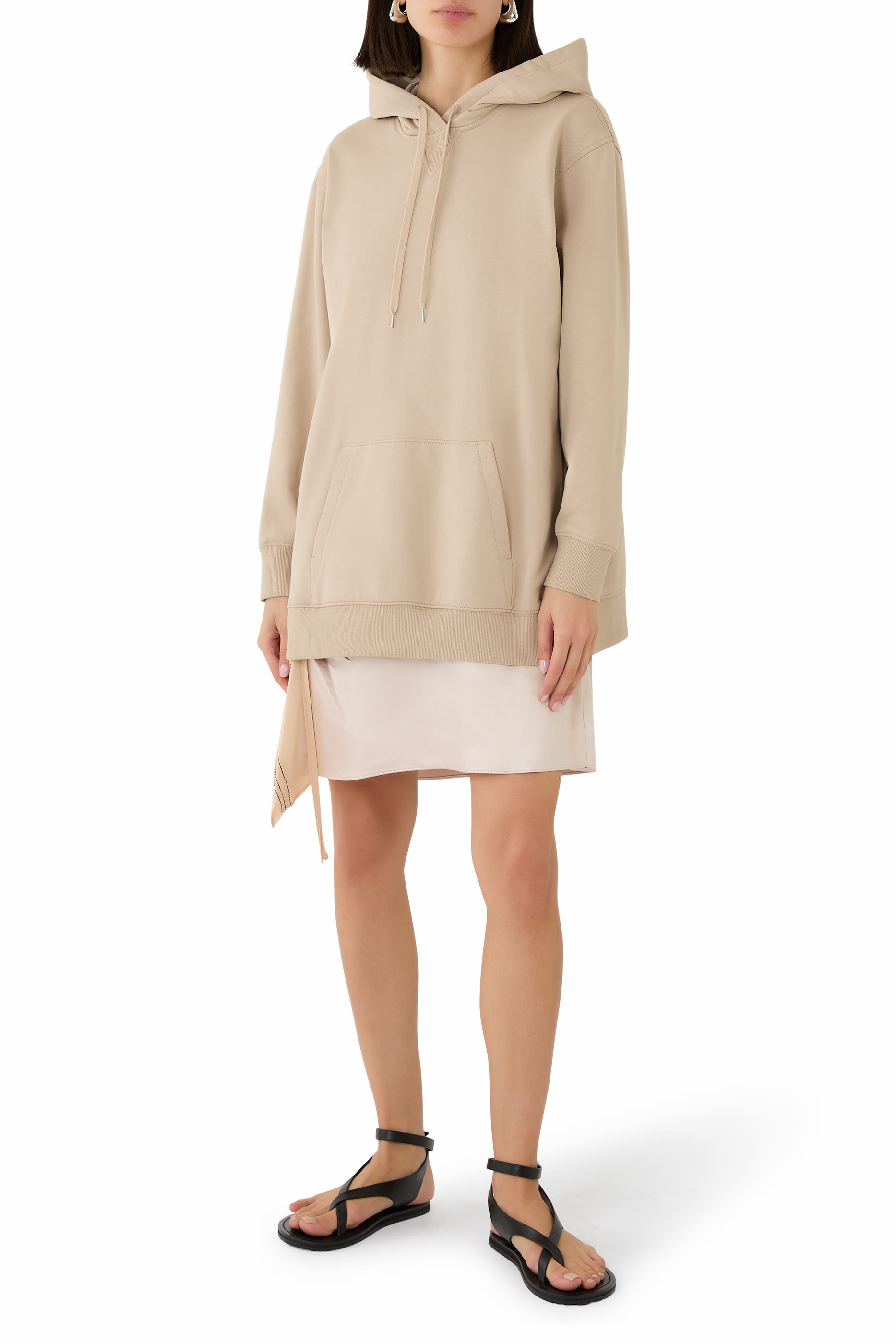 فستان بنمط هودي بتنورة ستان