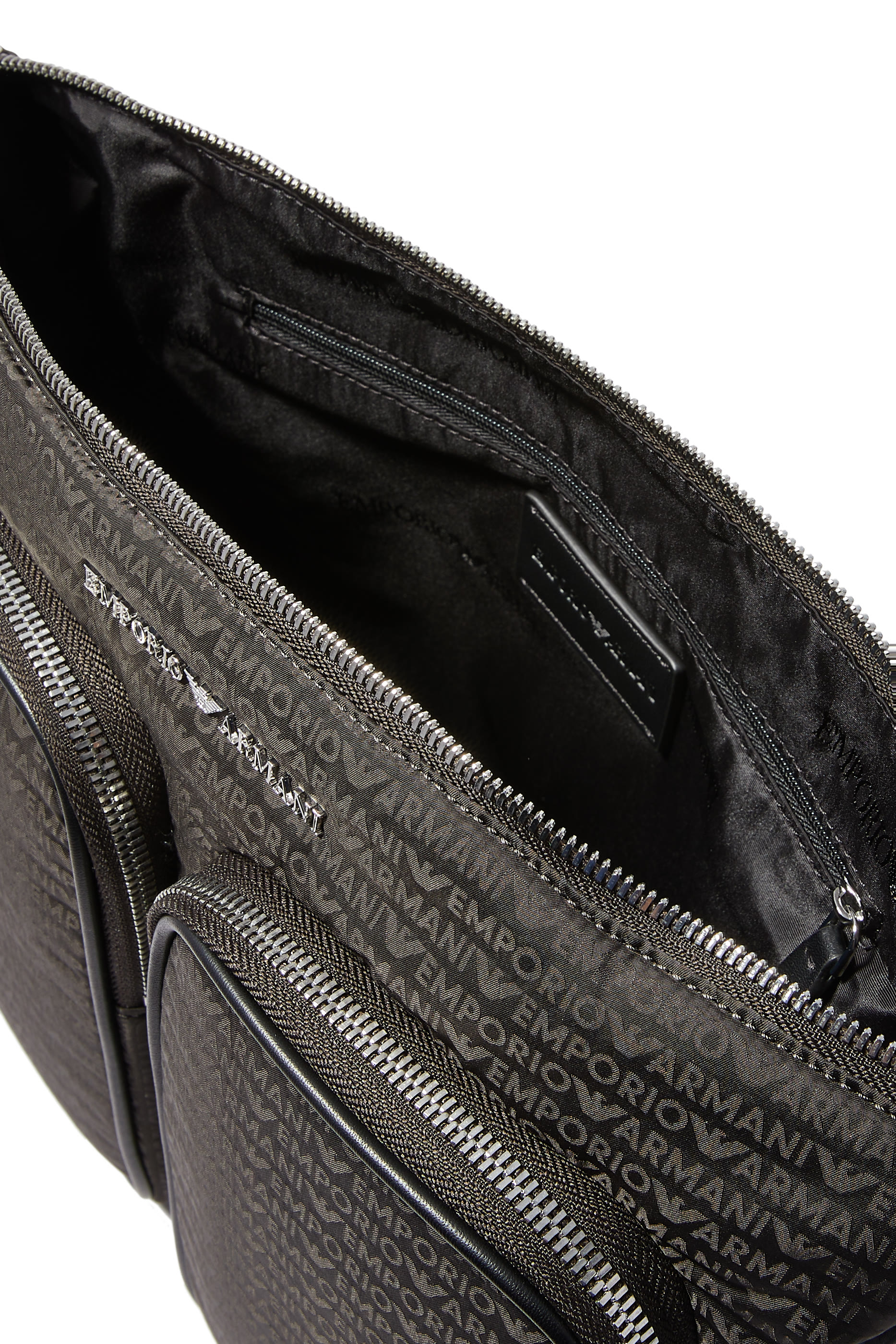 حقيبة كروس  بشعار الماركة جاكار