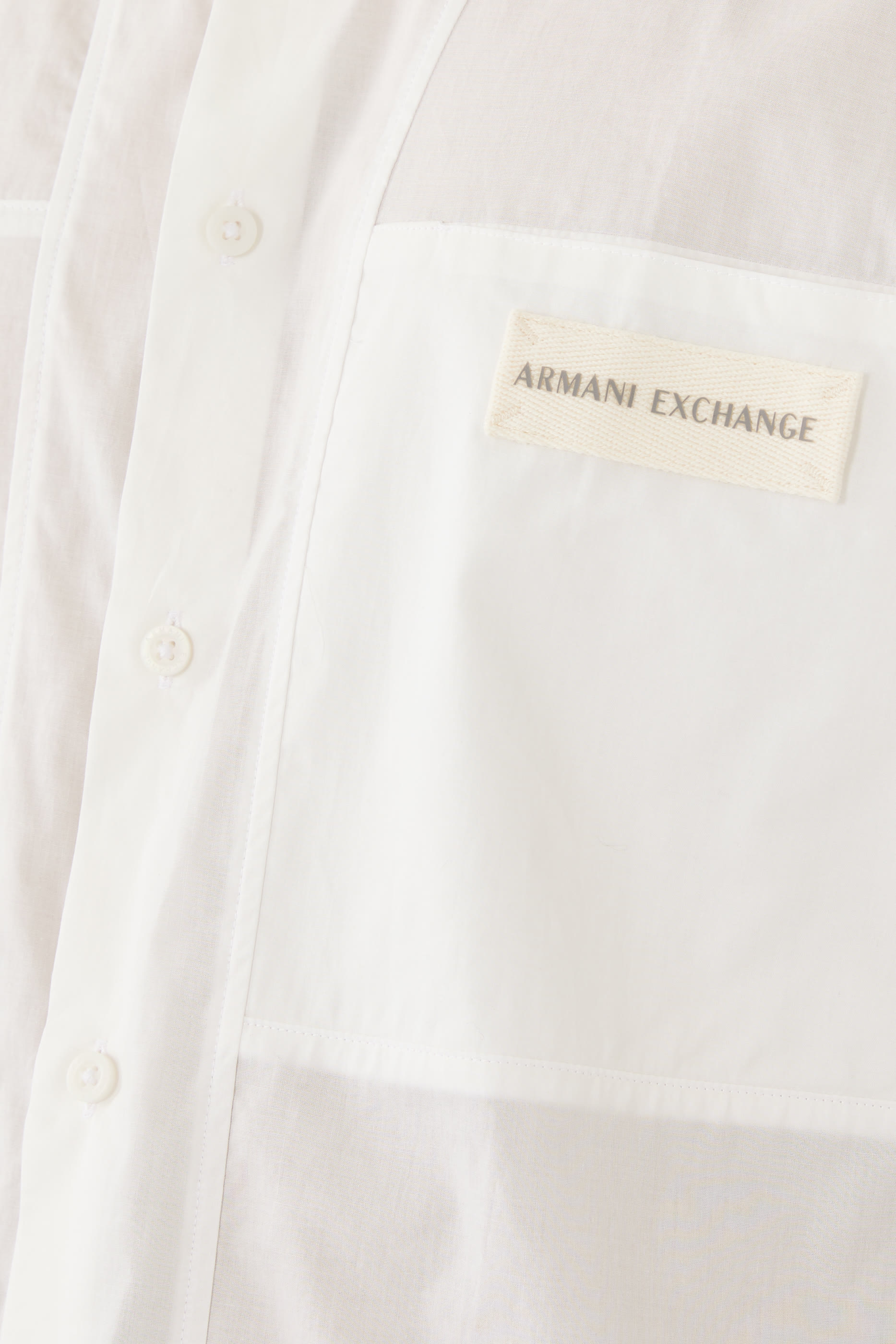 قميص بشعار الماركة