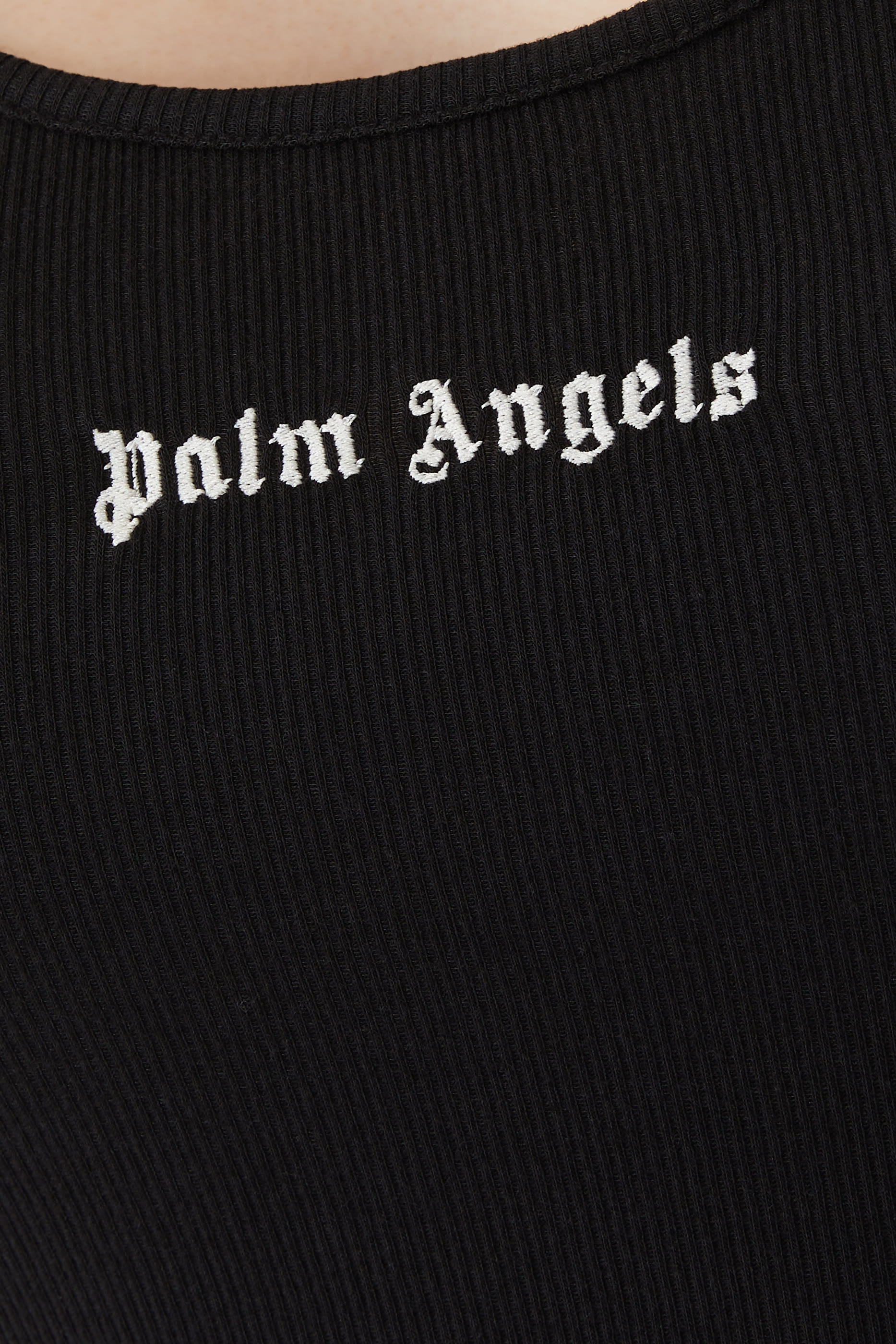 بلوزة كلاسيكية مضلعة بلا أكمام