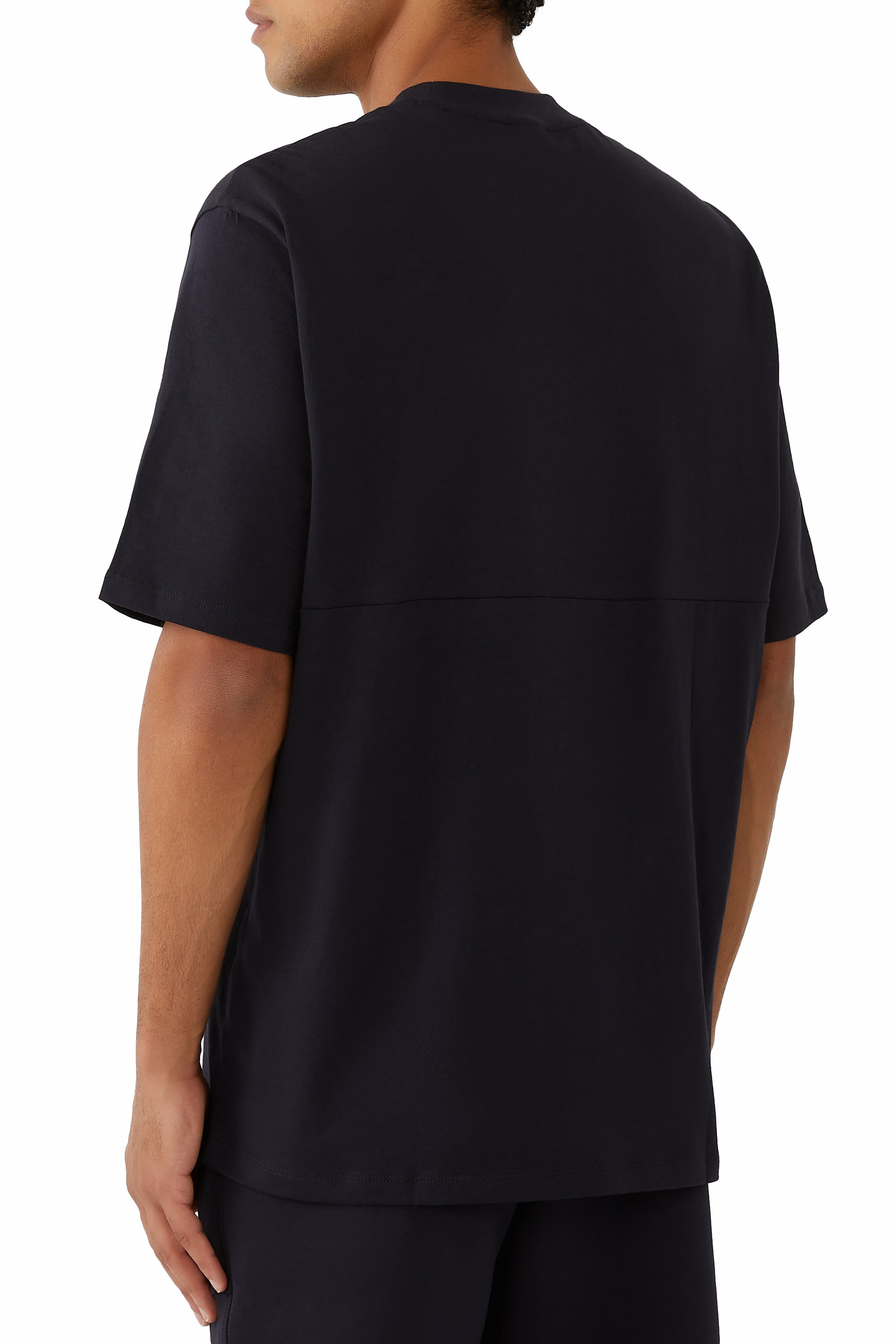 تيشيرت بأكمام قصيرة بطبعة شعار الماركة