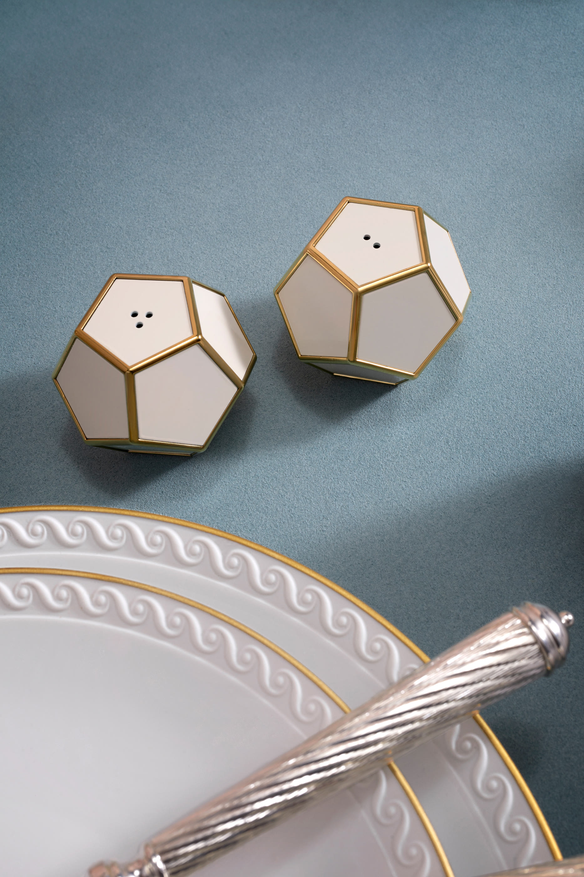 طقم مملحة ومبهرة بتصميم خماسي، قطعتان