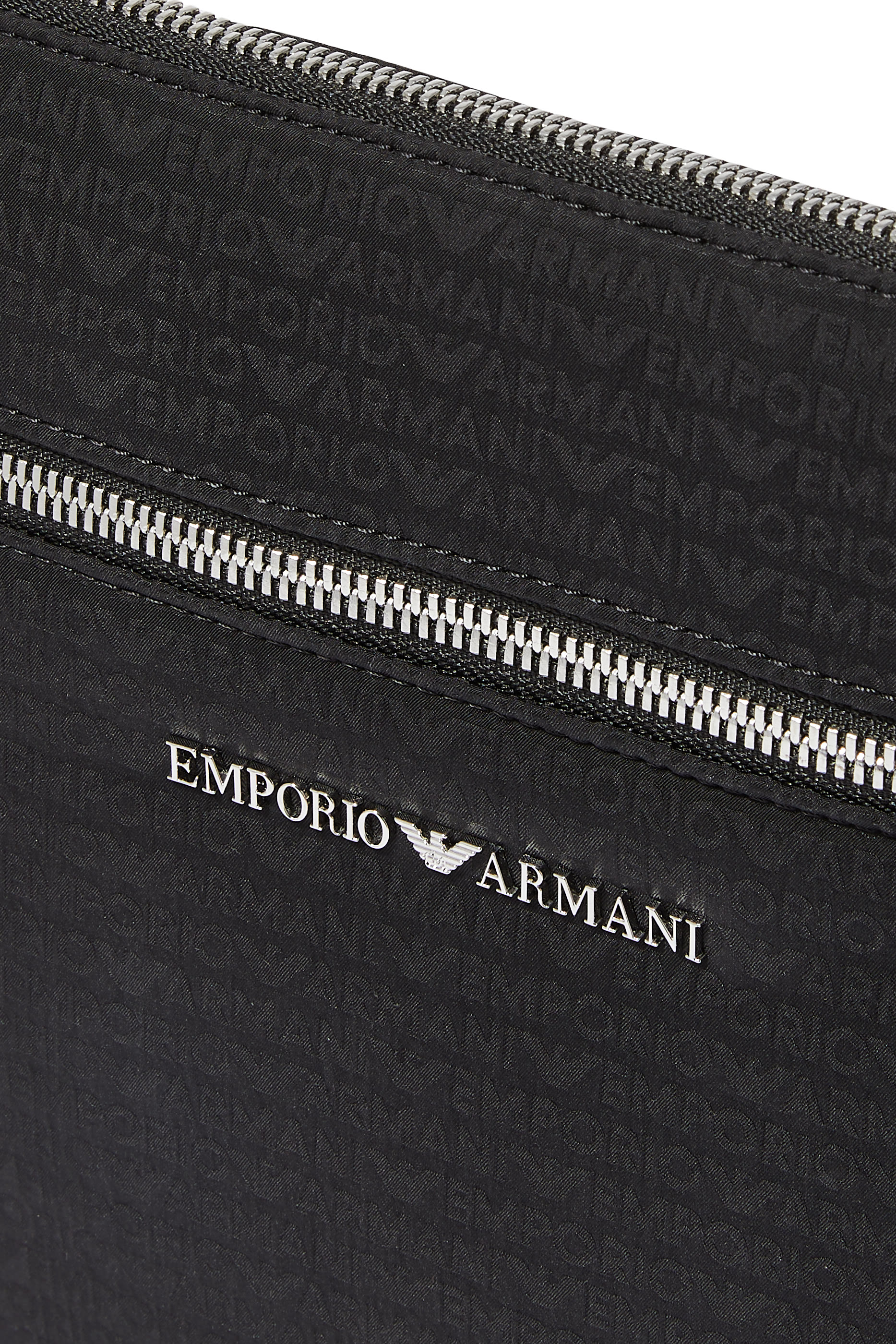 حقيبة كتف بتصميم مسطح وحروف شعار الماركة نايلون