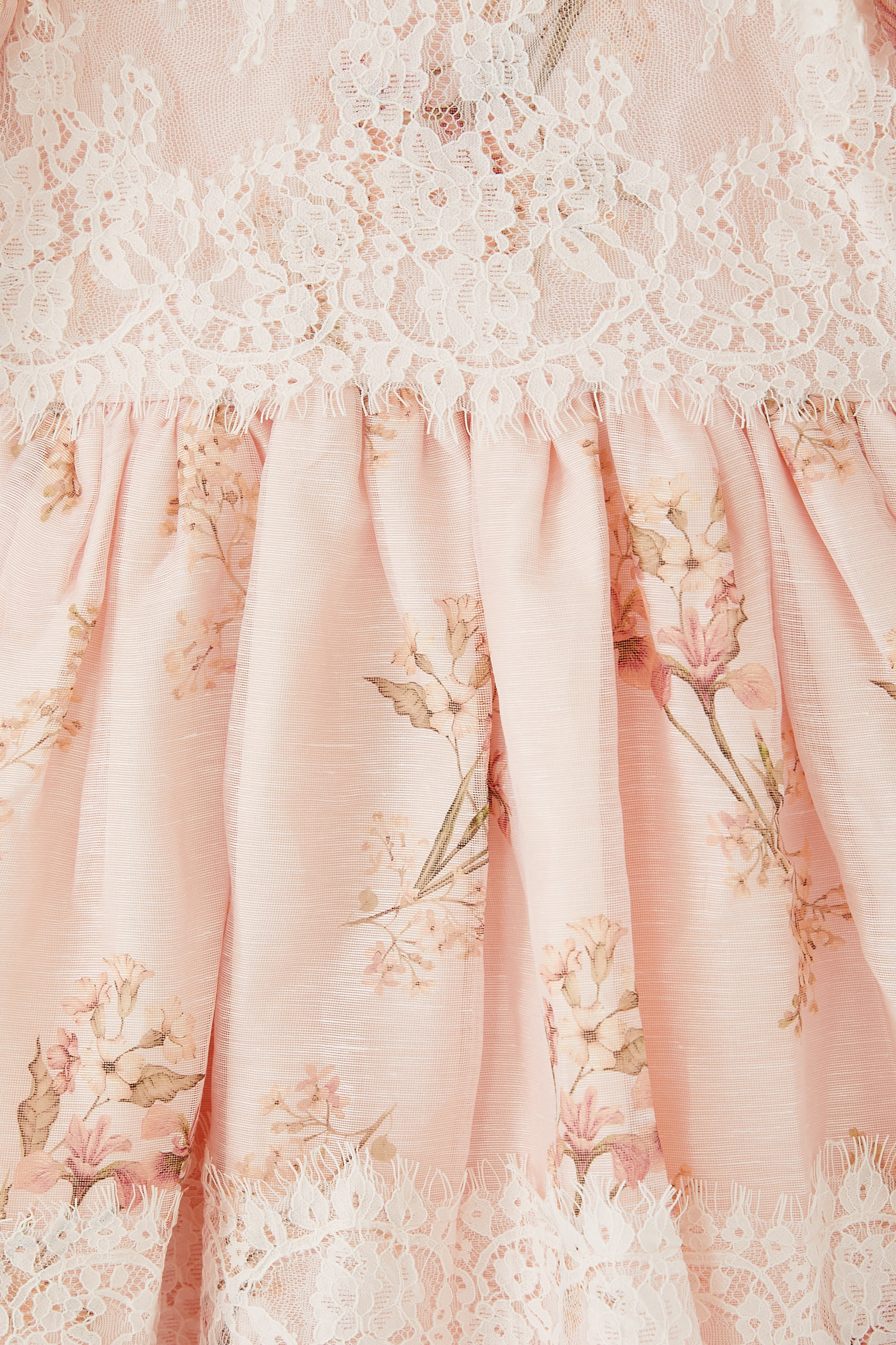 فستان بنقشة زهور وتفاصيل دانتيل للأطفال