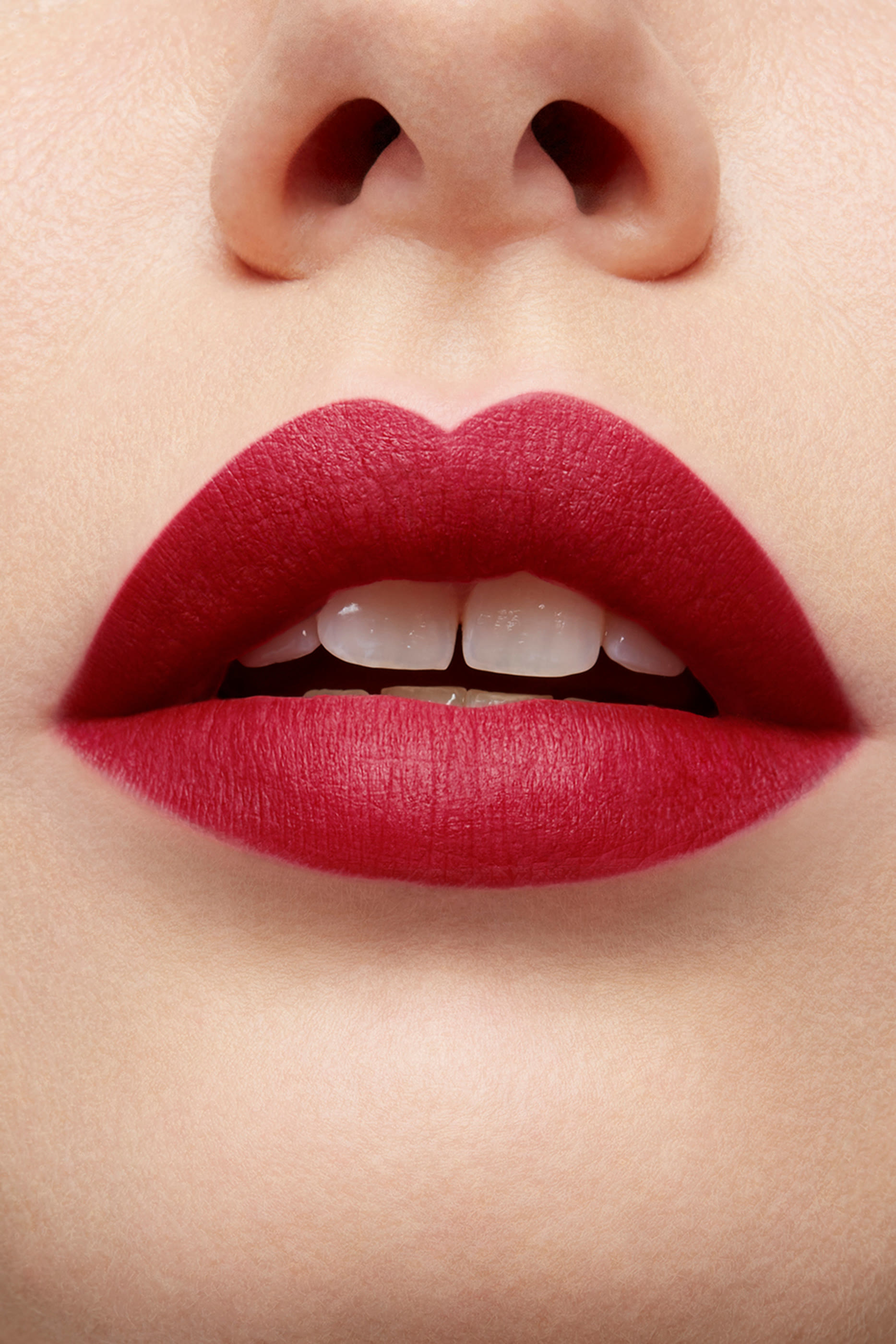 أحمر شفاه يتركيبة سائلة غير لامعة