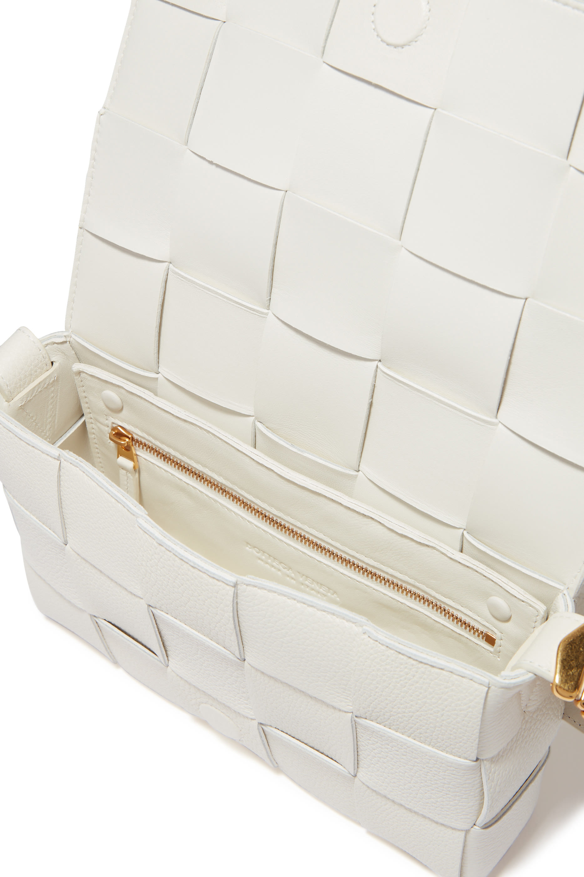 حقيبة كروس بودي كاسيت بتصميم مجدول