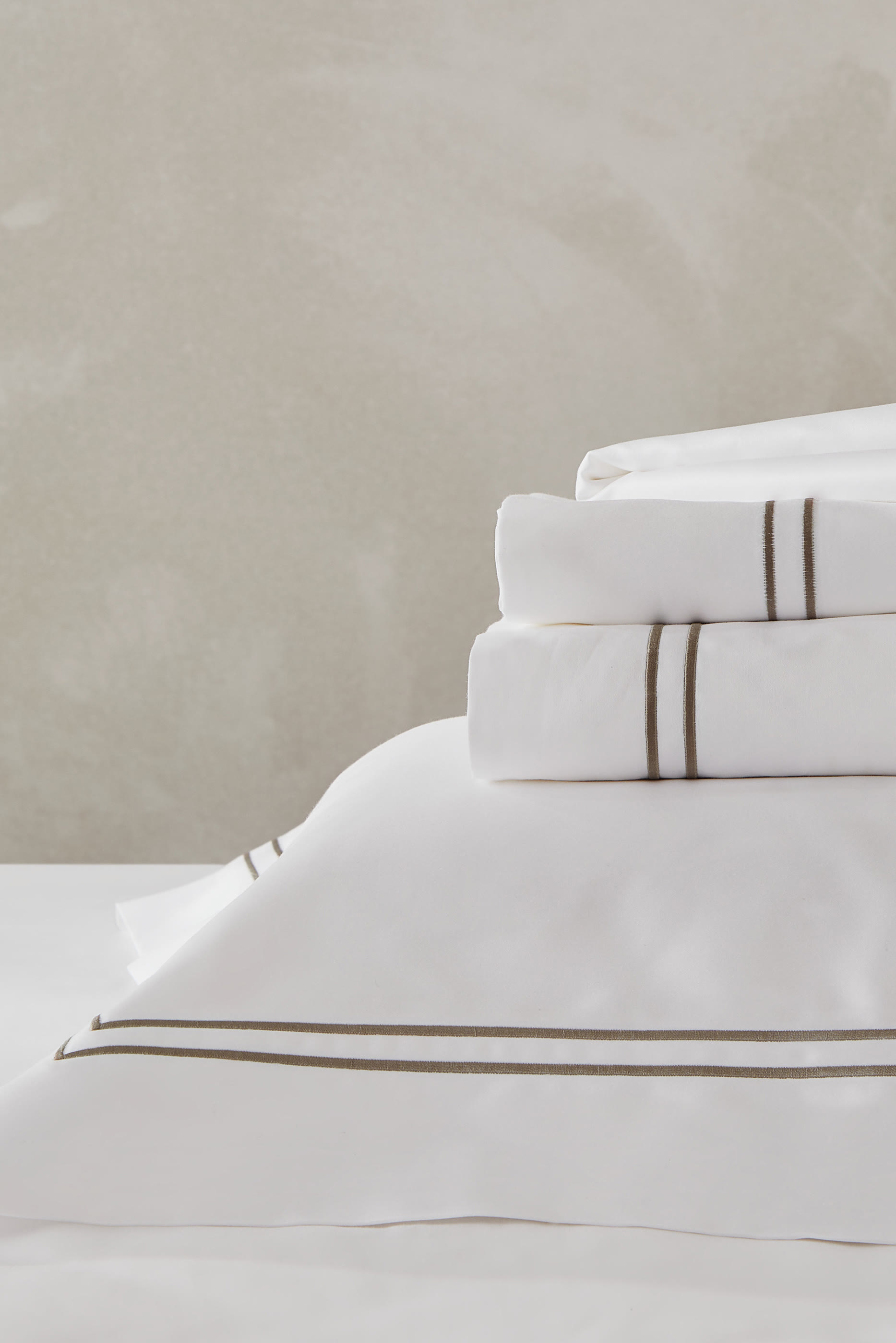 غطاء لحاف سيمونز مزين بصفي خيط