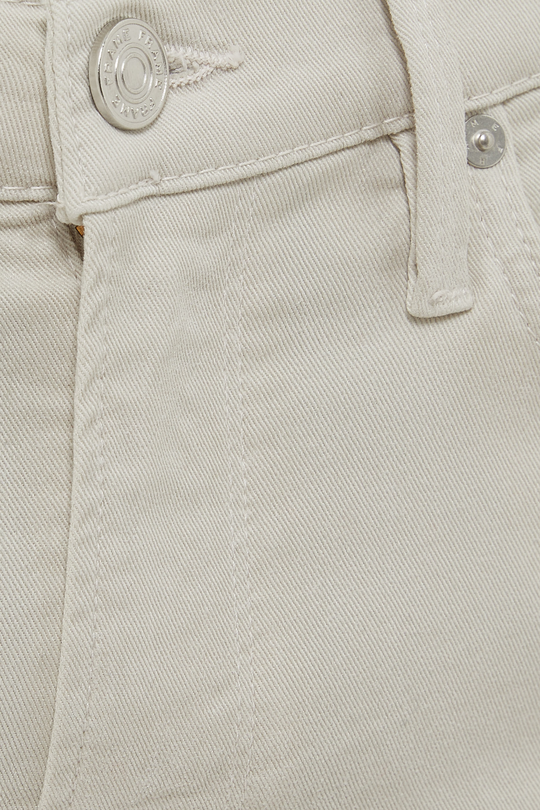 بنطال جينز لوم بقصة ضيقة