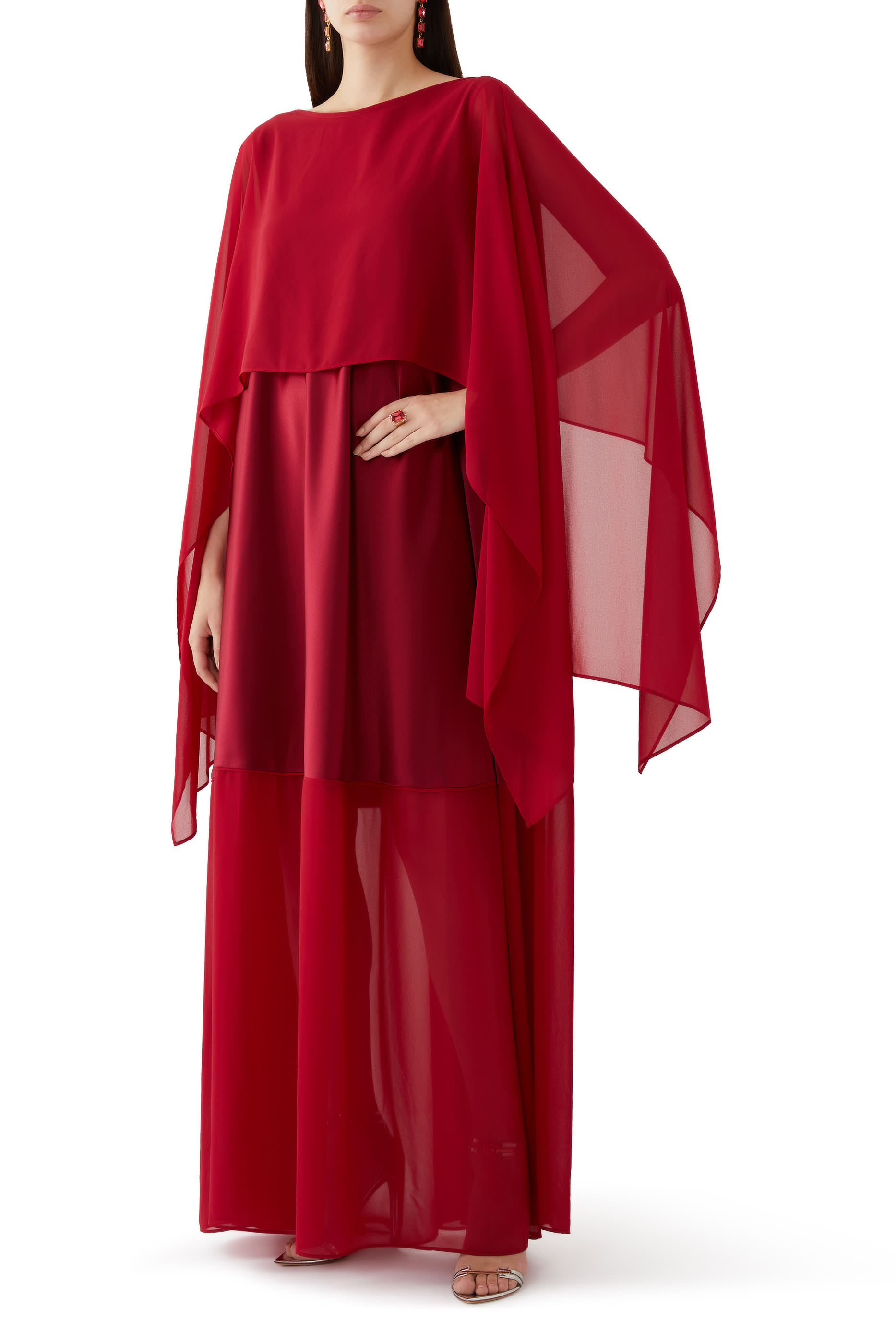 فستان بأكمام كاب