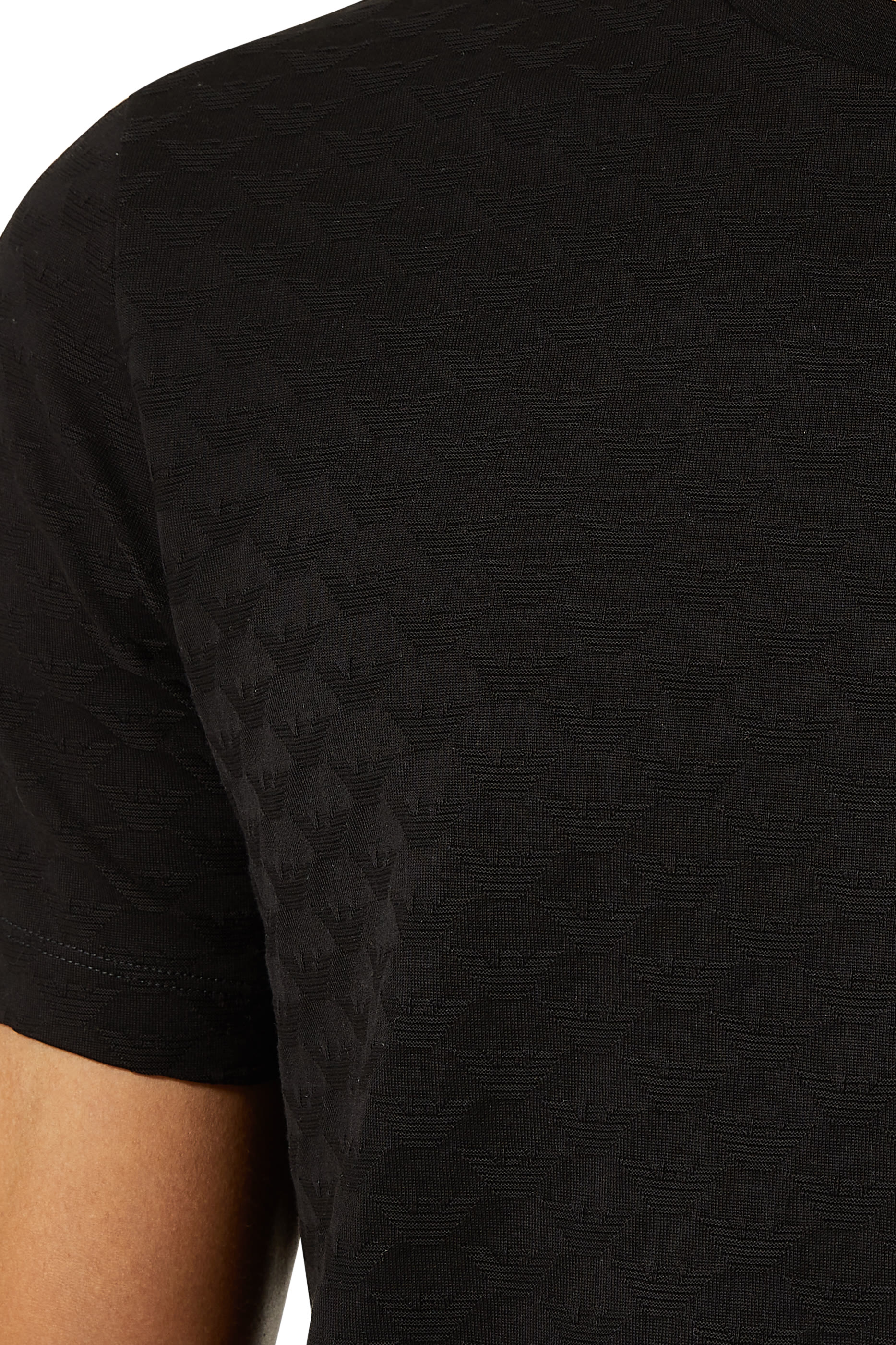 تي شيرت جيرسيه بشعار النسر وأحرف شعار الماركة جاكار