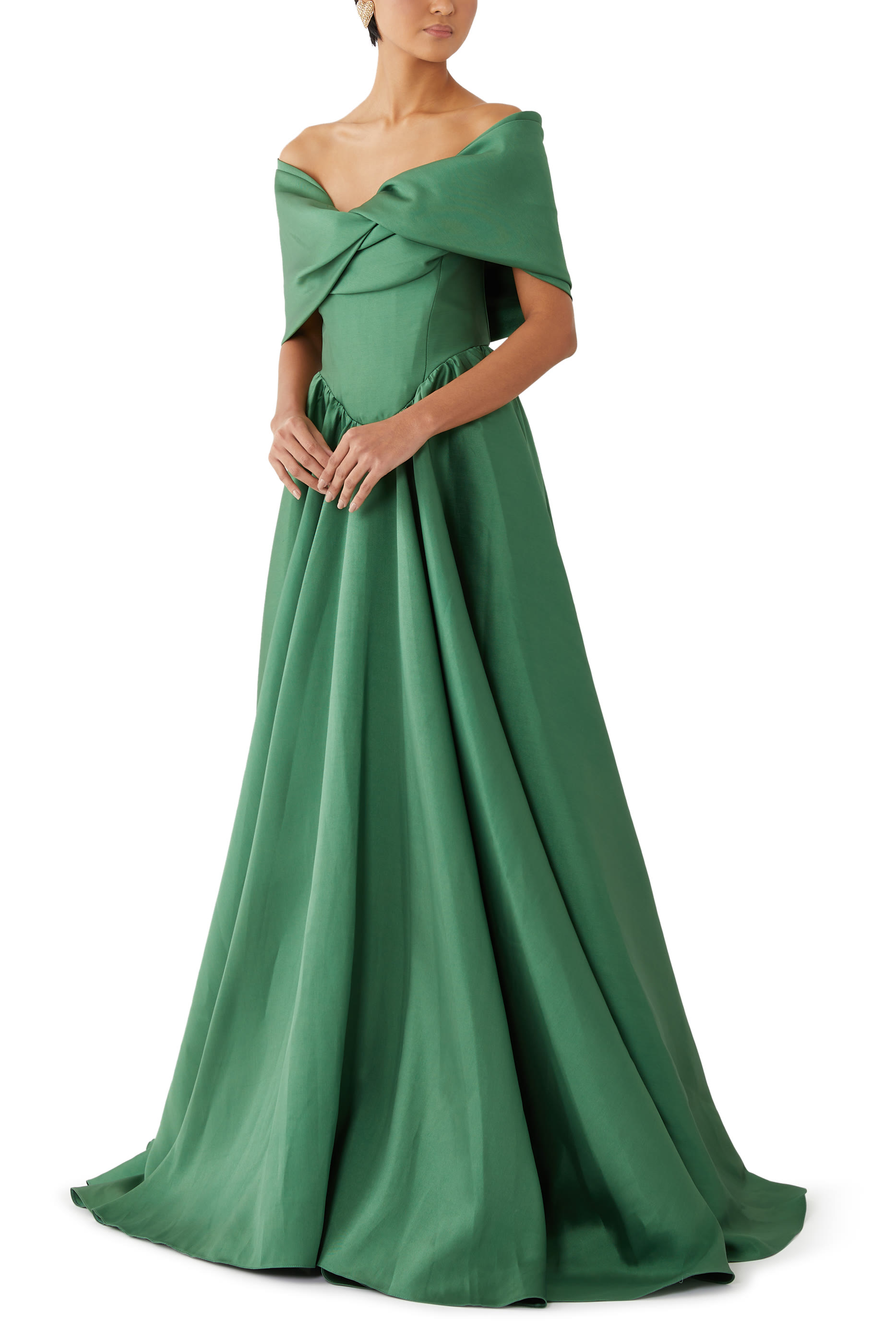 فستان سهرة علياء ميكادو