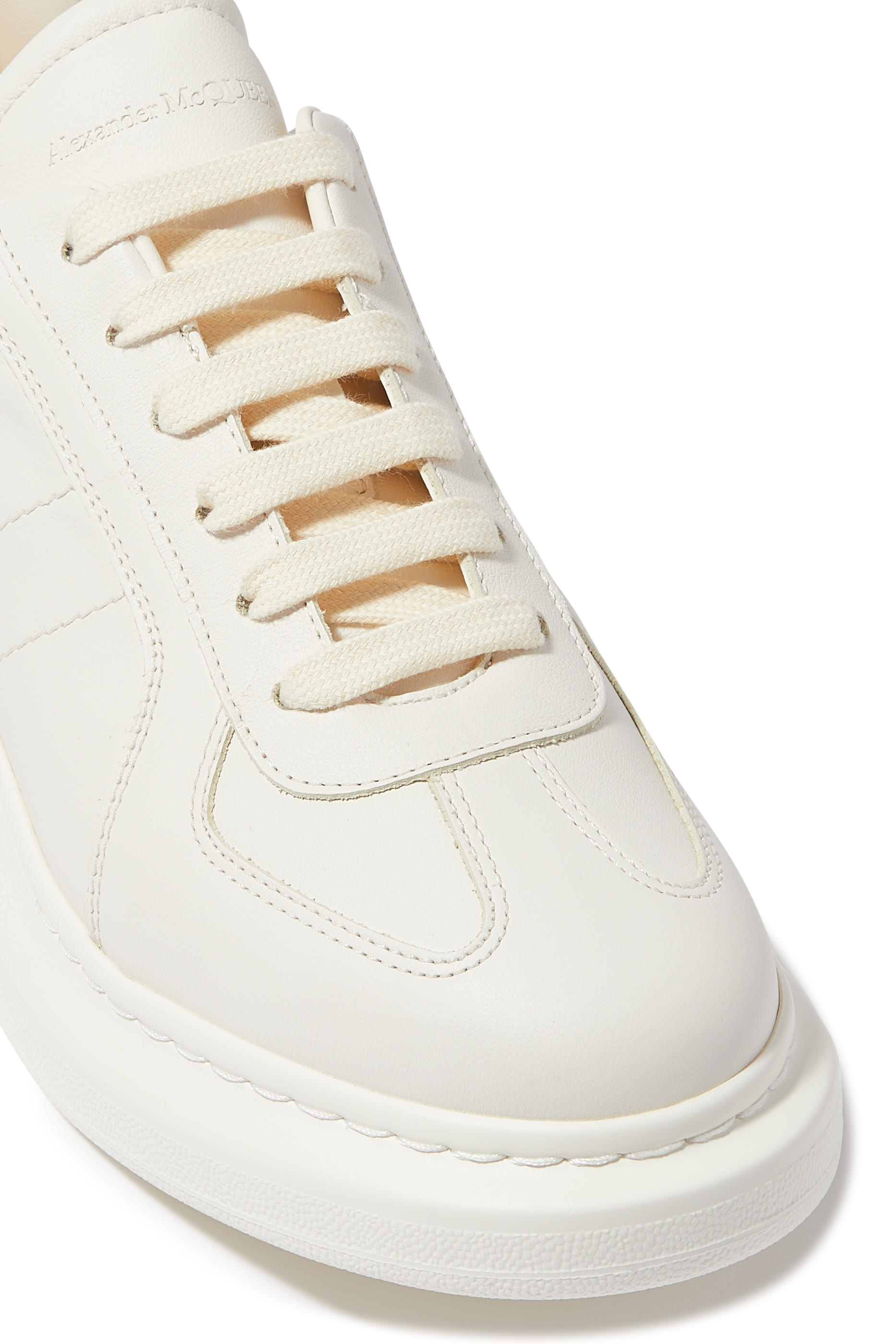 سنيكرز ريترو بنعل سميك