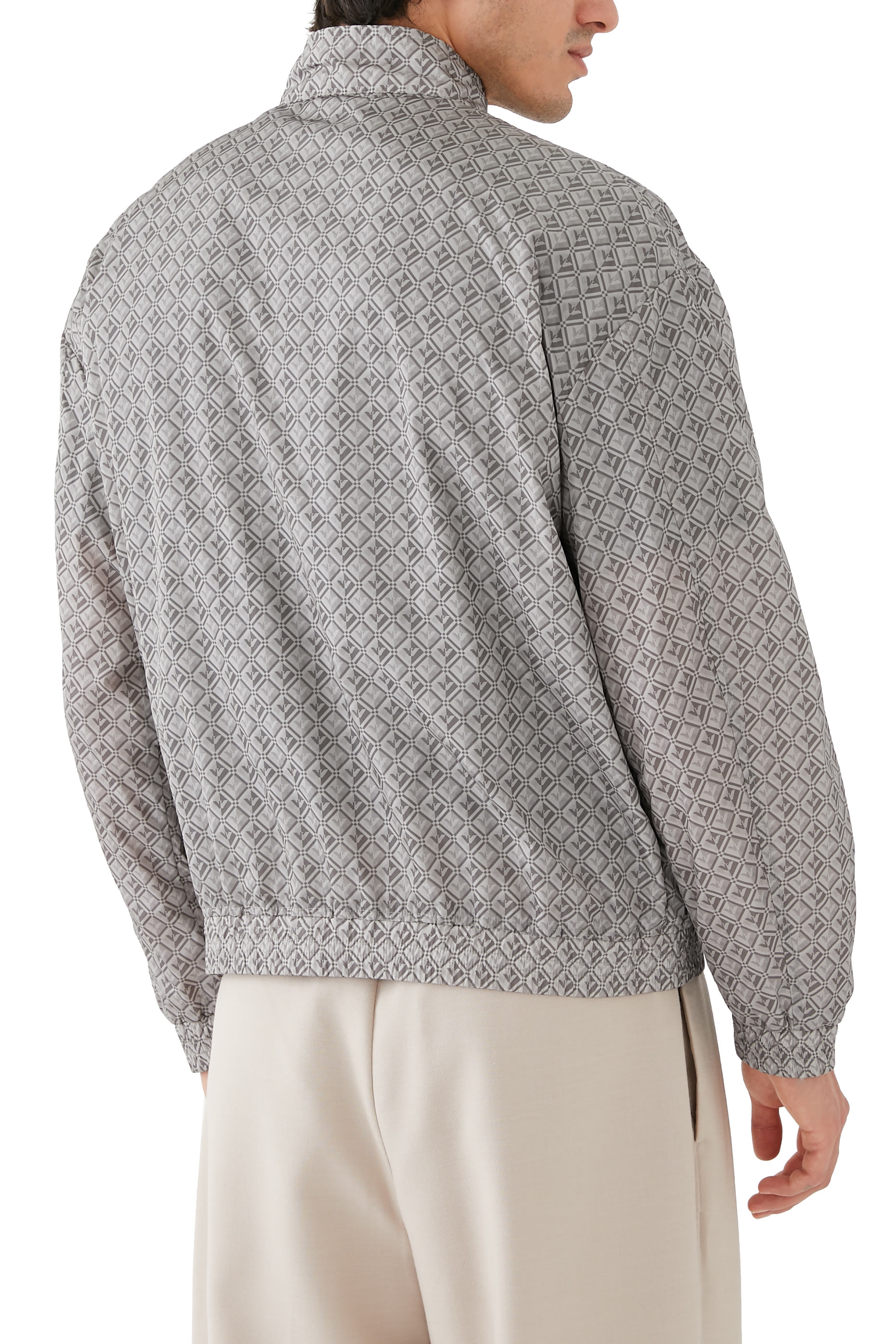 جاكيت نايلون بشعار الماركة بحجم صغير