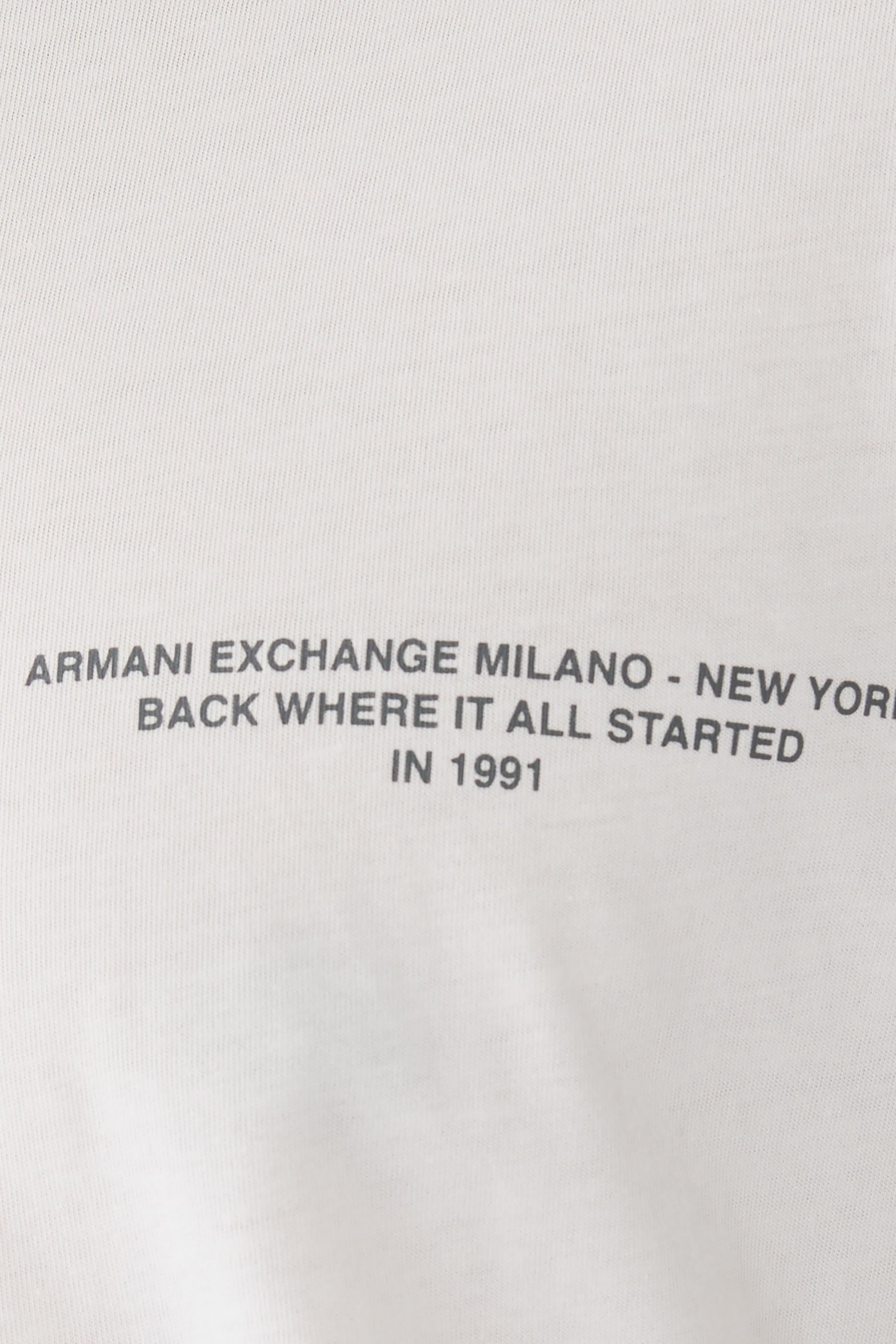 تيشيرت بشعار الماركة