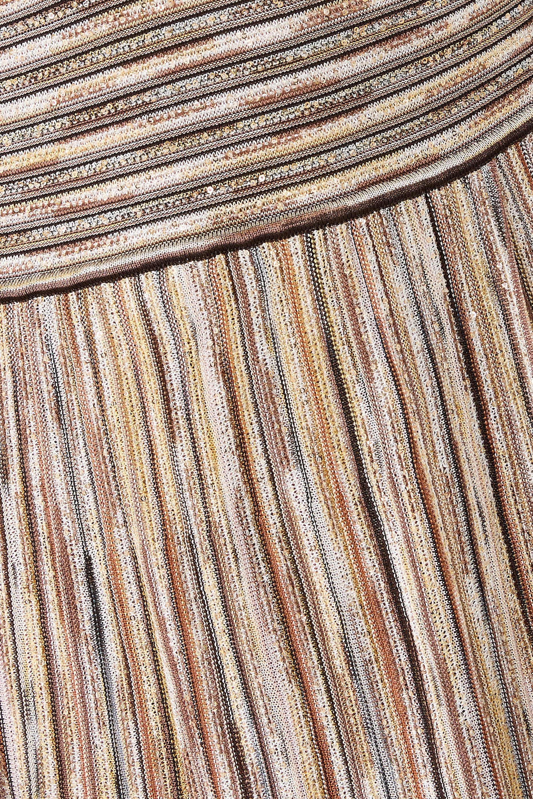 فستان طويل بحزام نسيج لوركس مطرز جزئيا