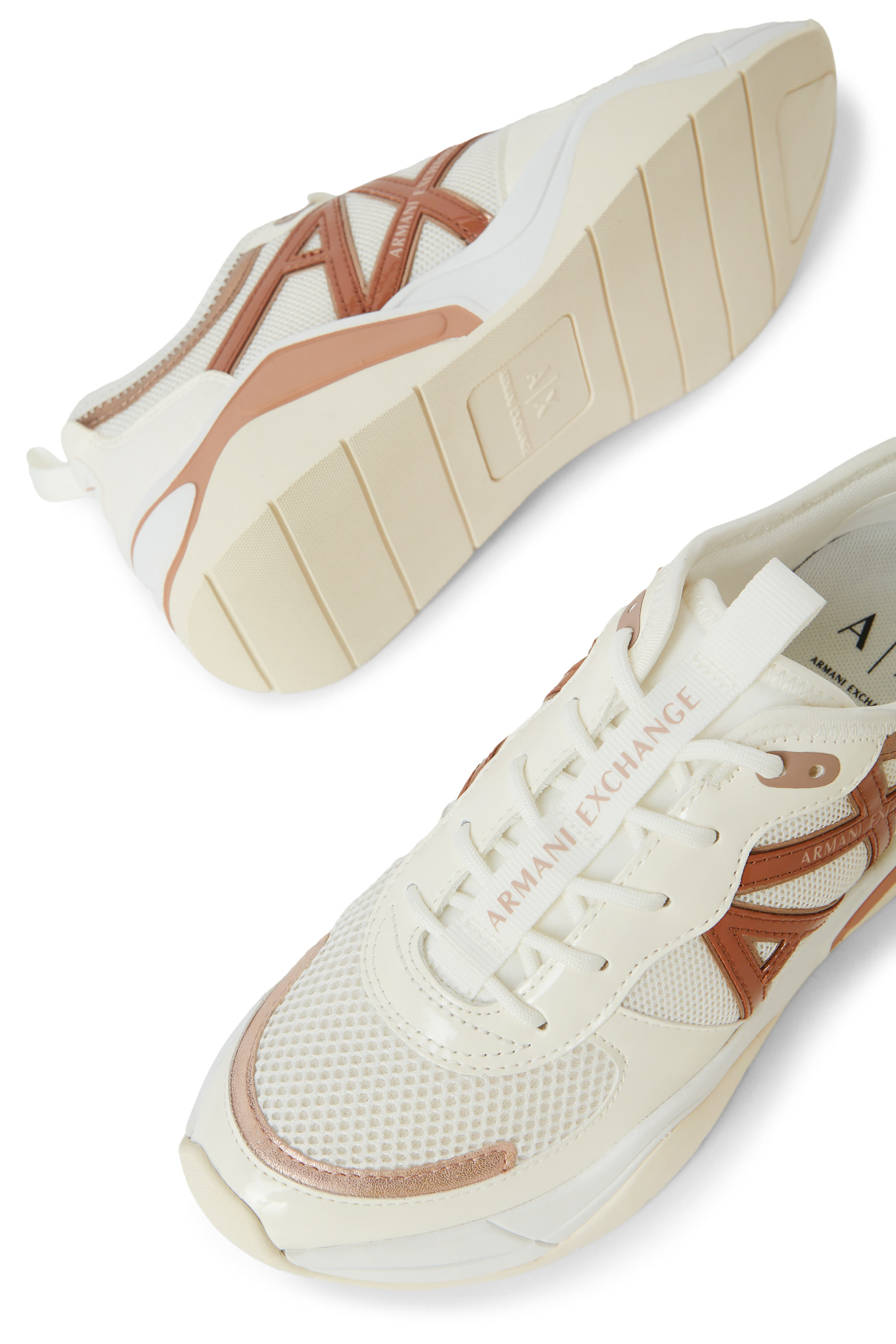 سنيكرز بشعار الماركة