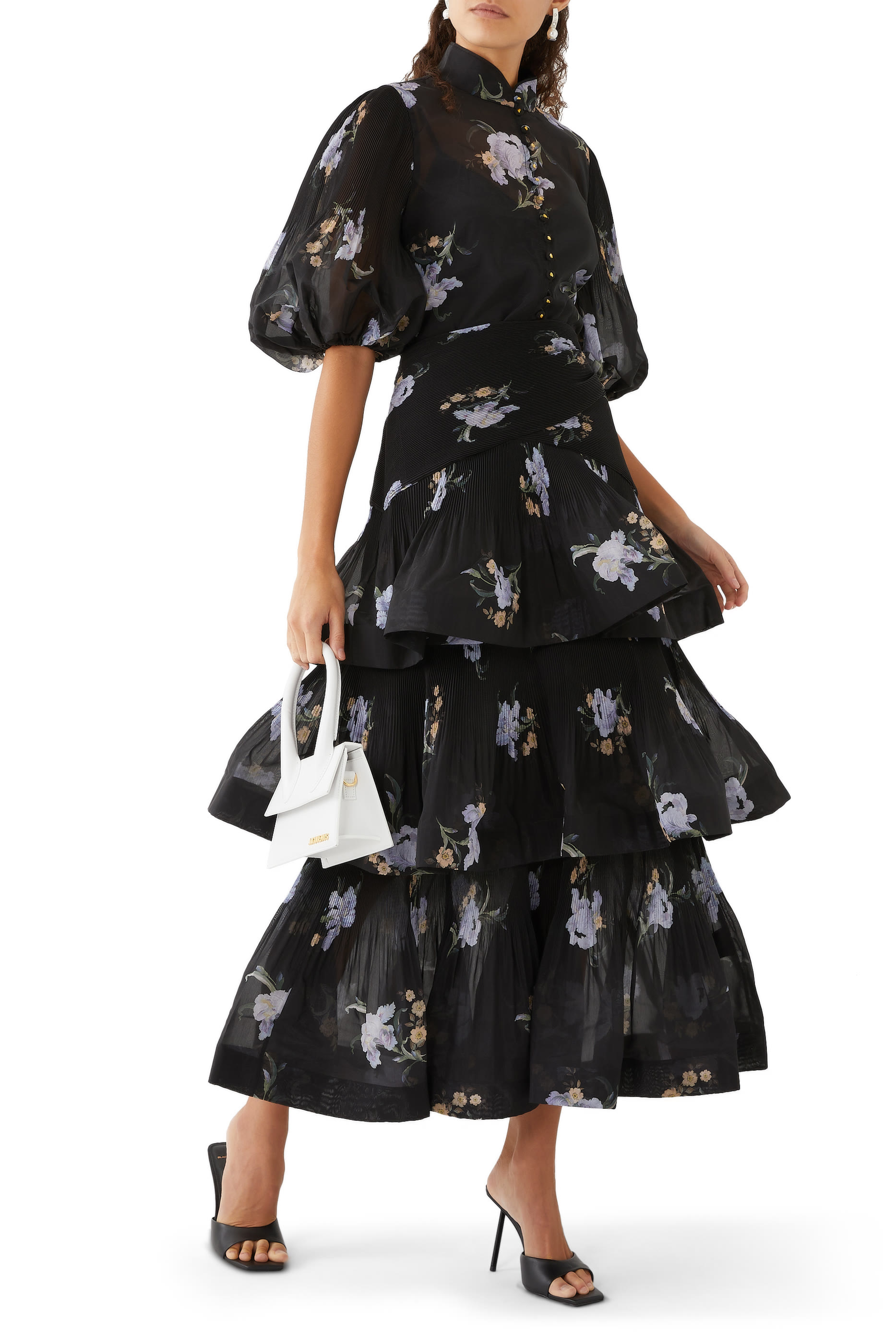 تنورة بطيات وتصميم متدرج