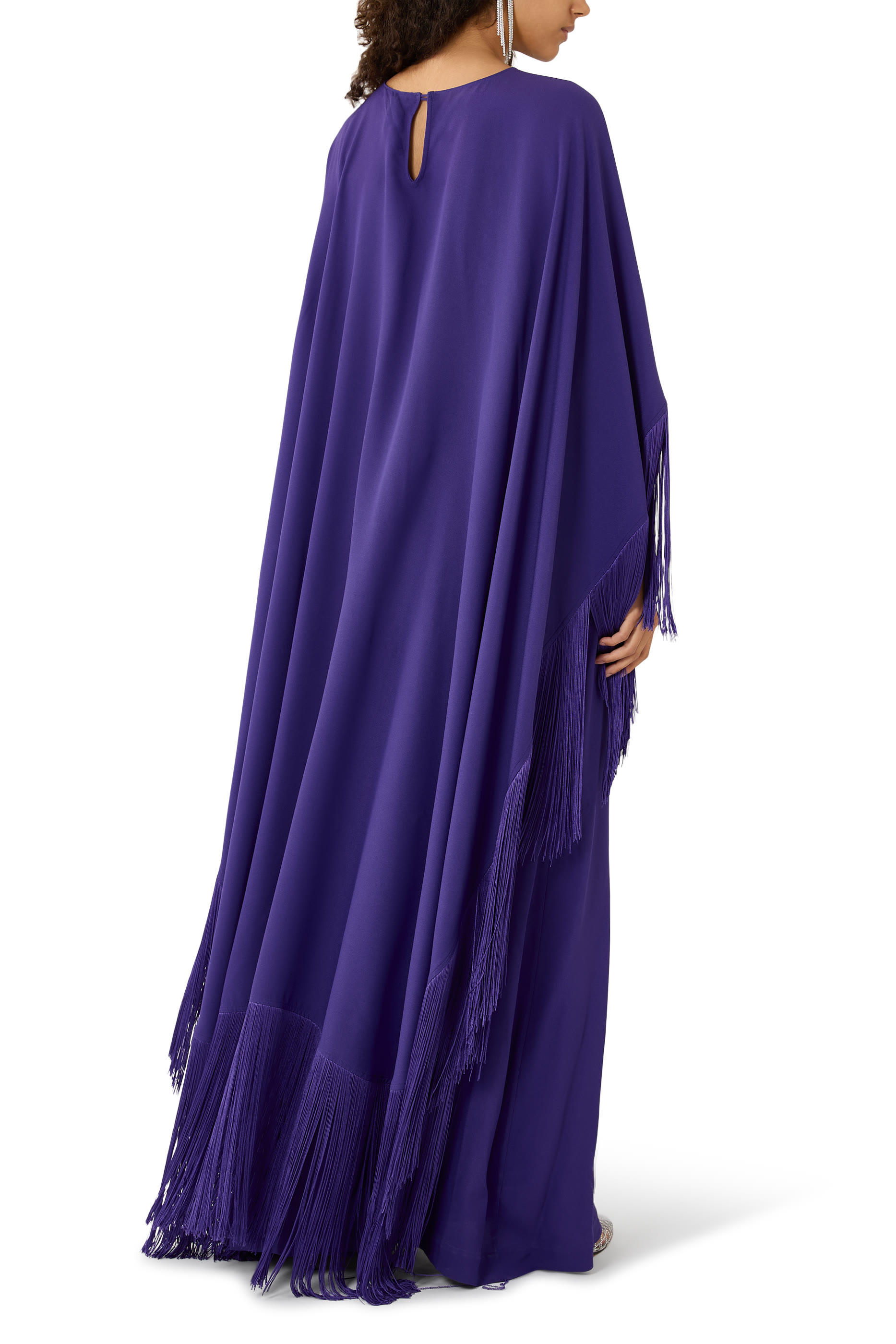 فستان طويل بتفاصيل شراشيب