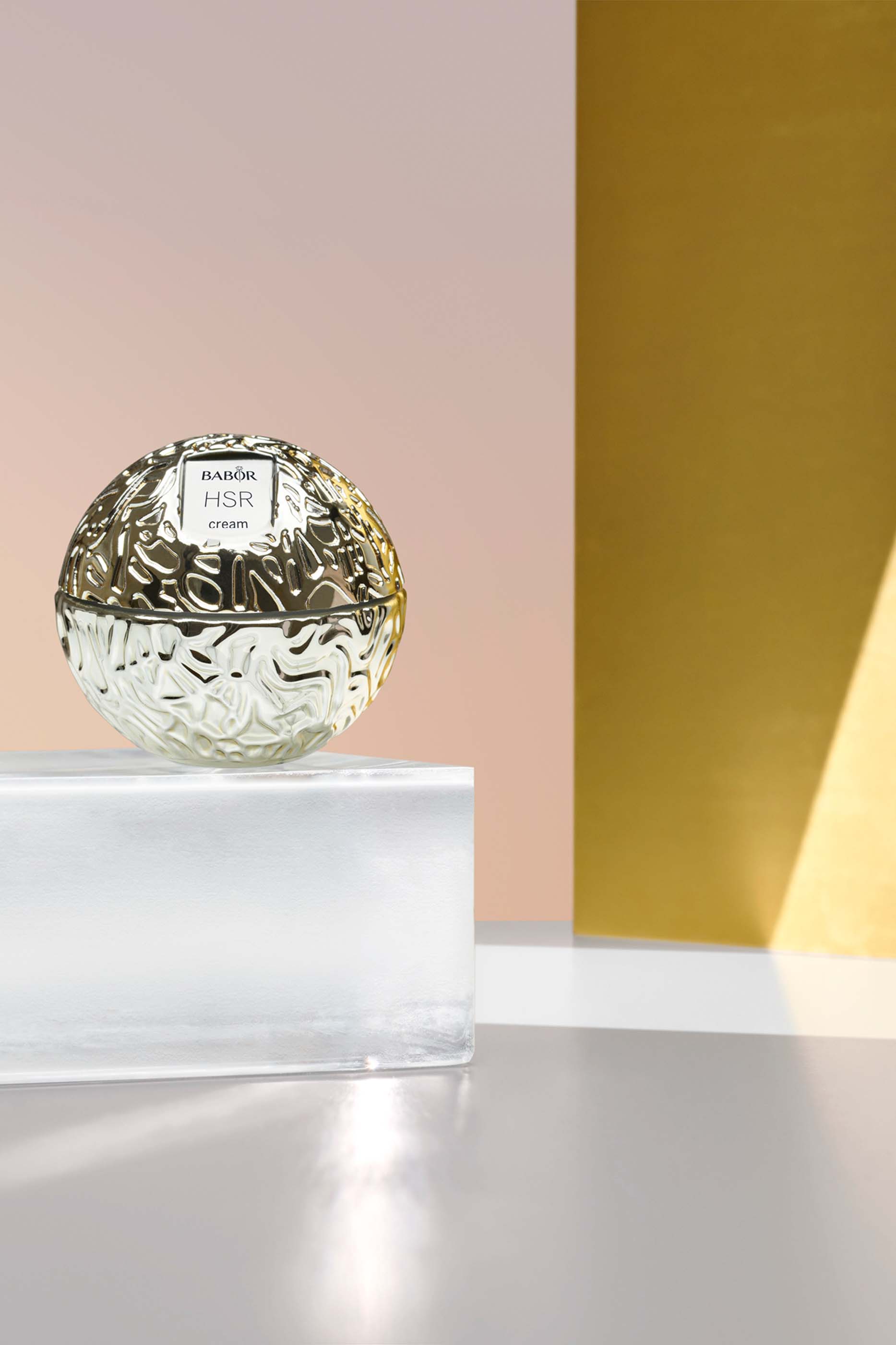 كريم اتش اس آر لشد البشرة ومحاربة التجاعيد