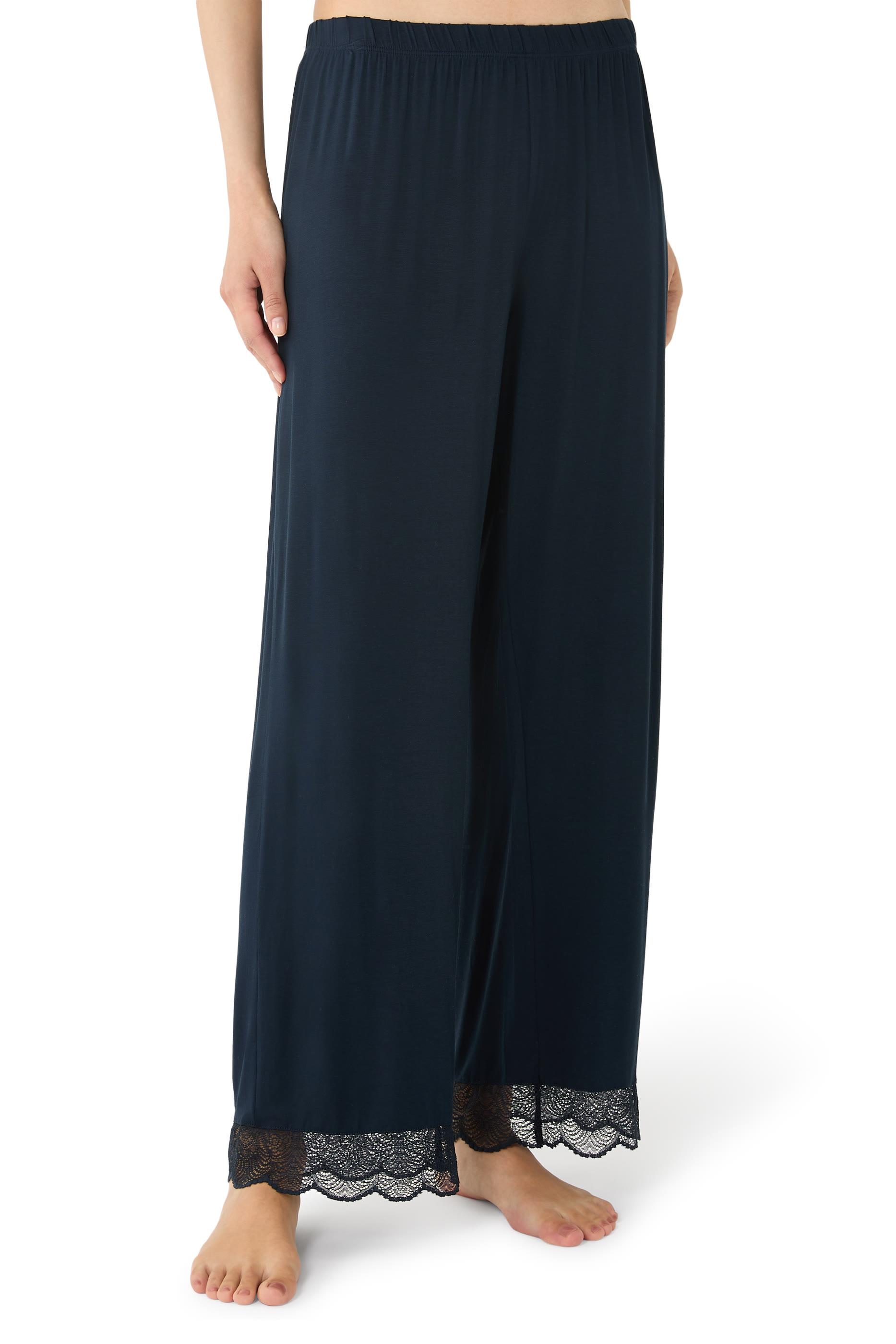 طقم بيجامة جيرسيه بتفاصيل دانتيل