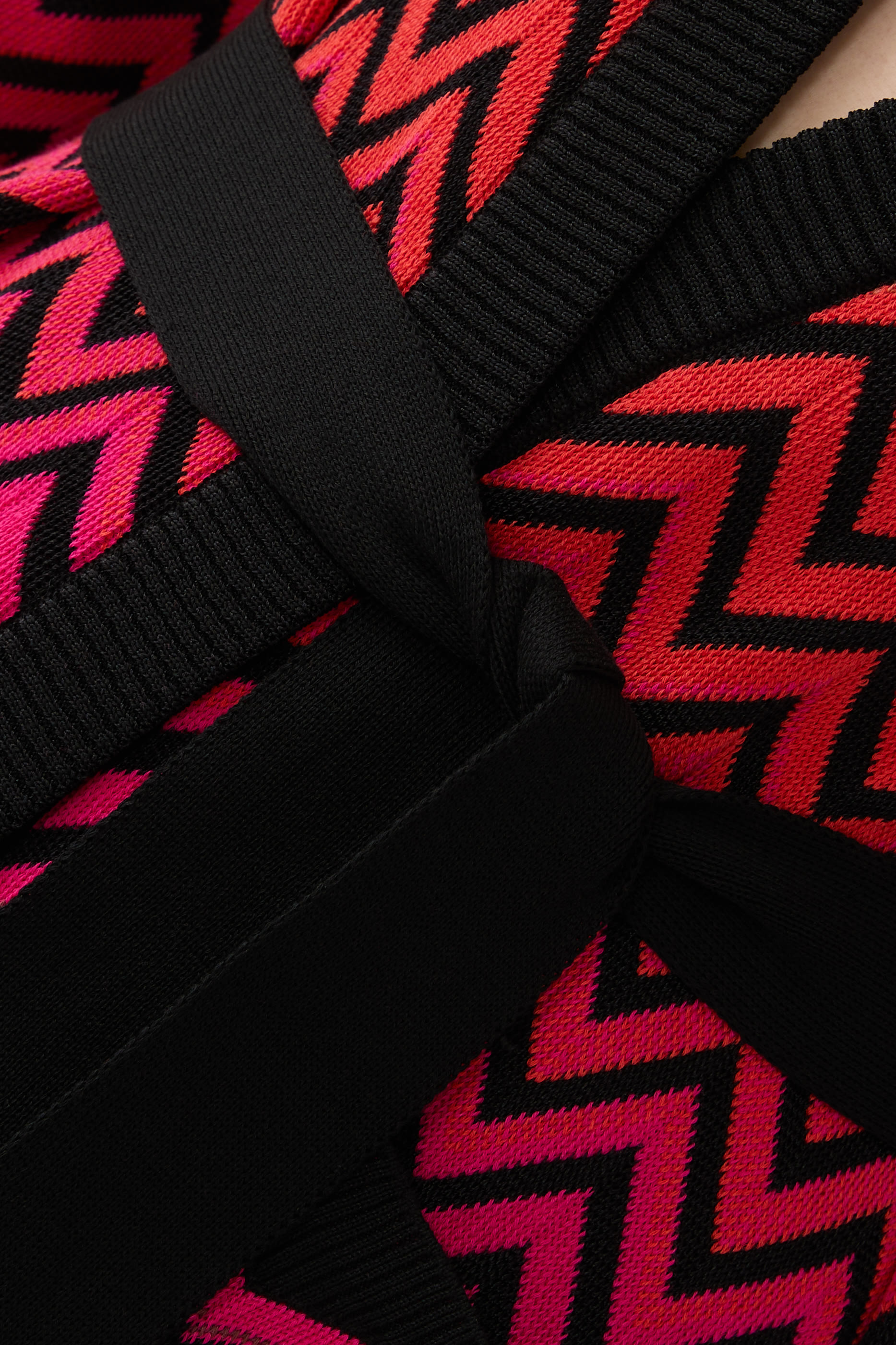 كارديجان بنقشة خطوط شيفرون ولون متدرج