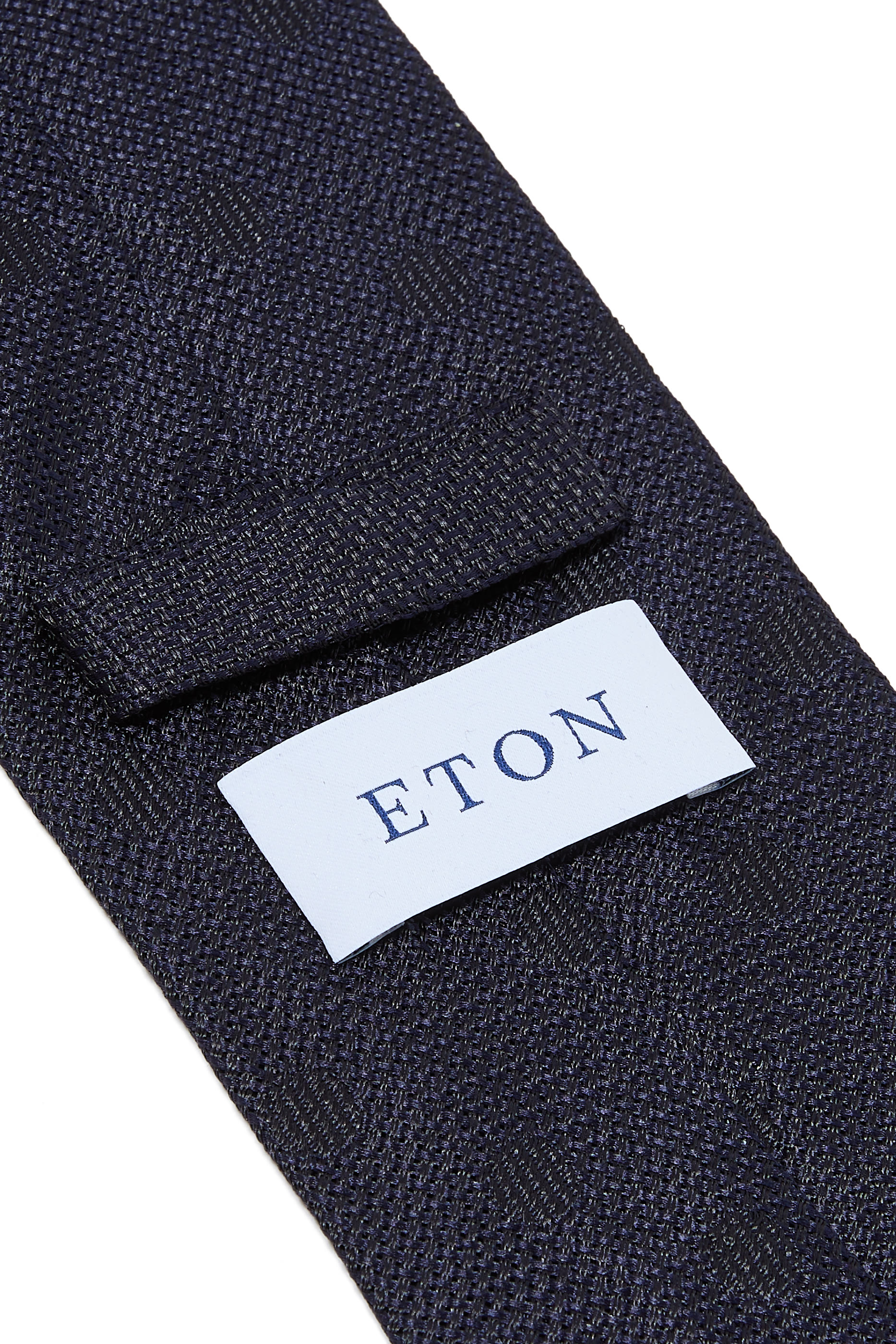 ربطة عنق بنقشة منقطة حرير