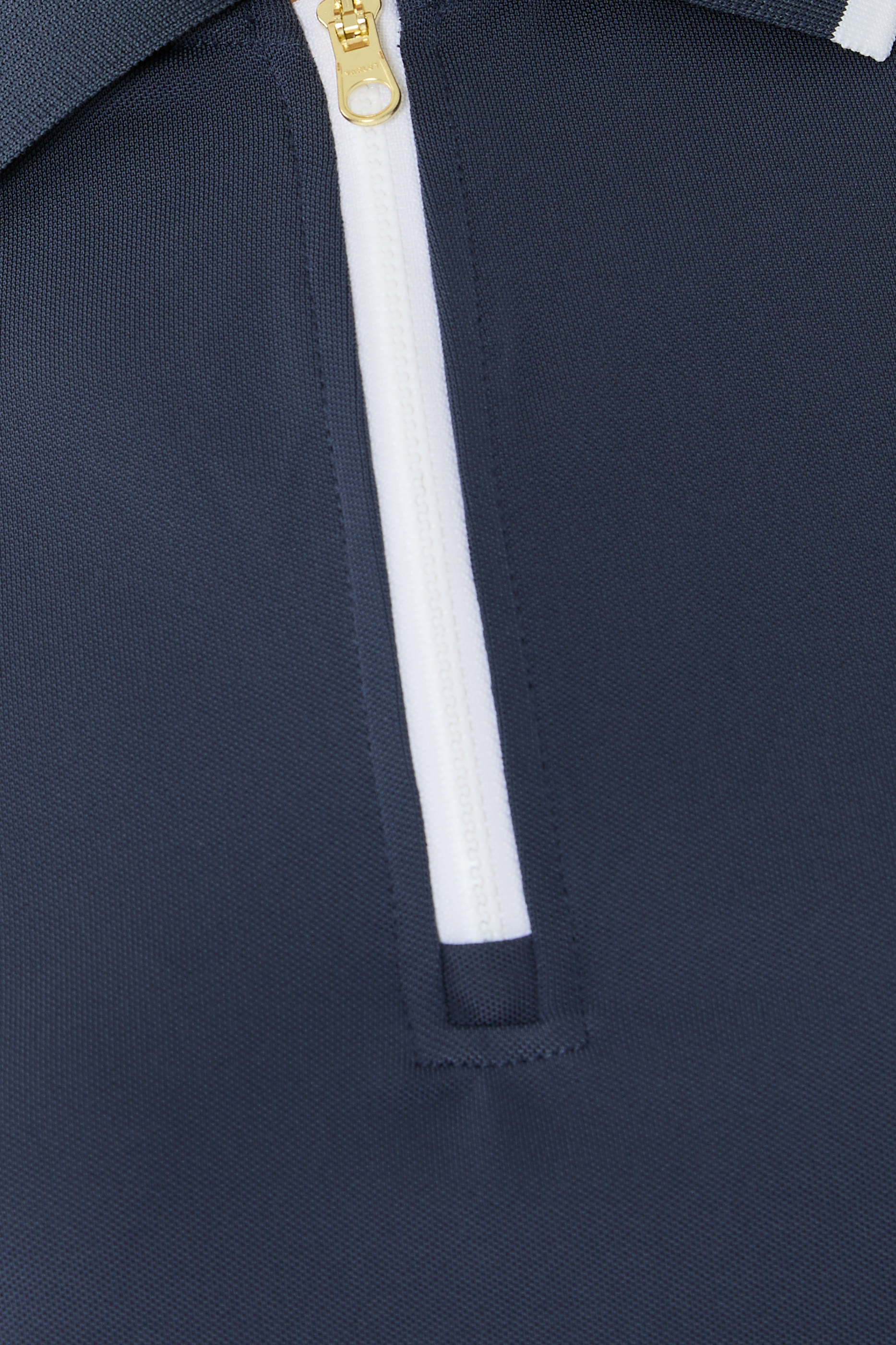 بلوزة كامي برفورمنس بلا أكمام