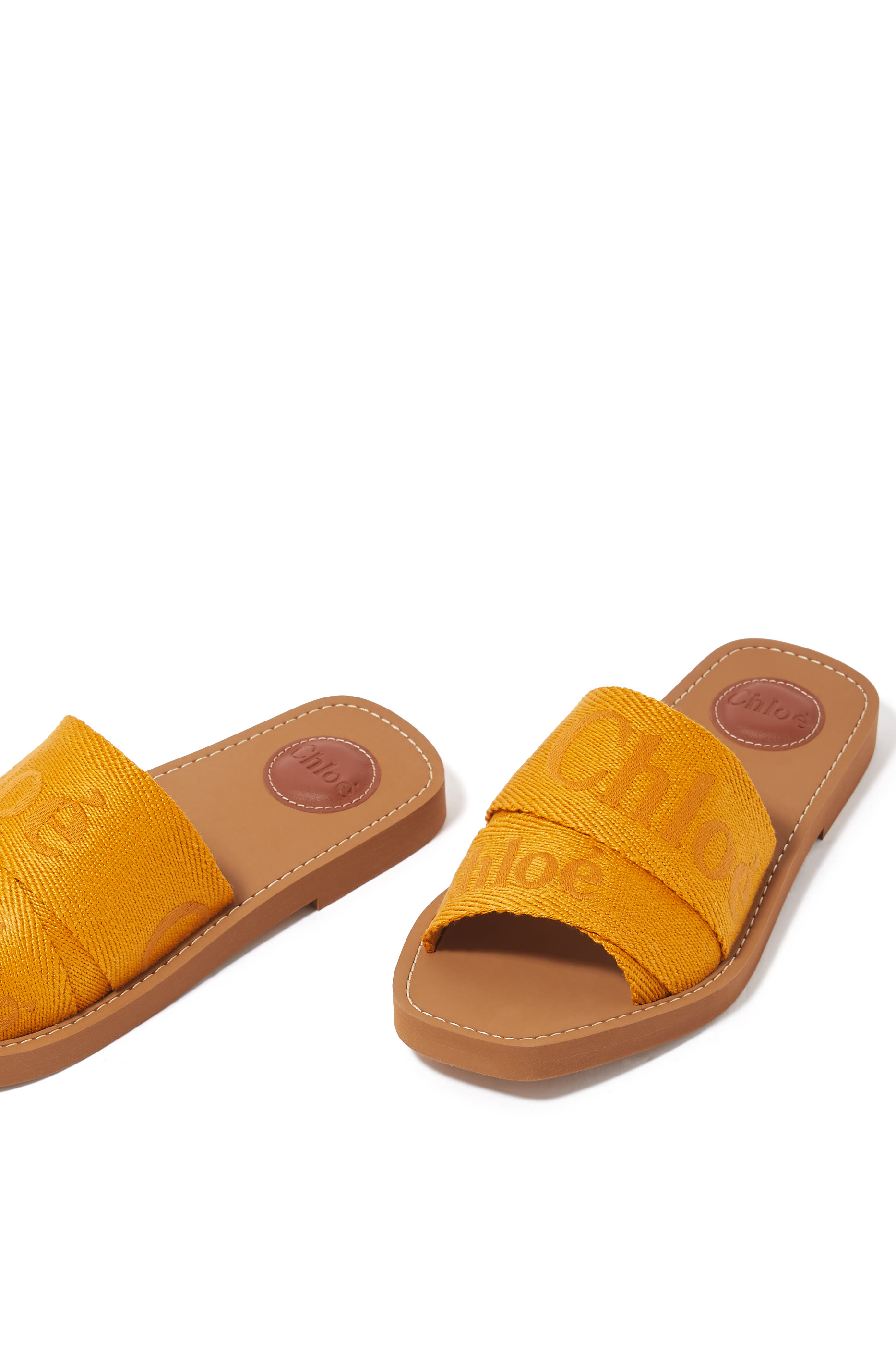 حذاء وودي مفتوح من الخلف بنعل مسطح دنيم