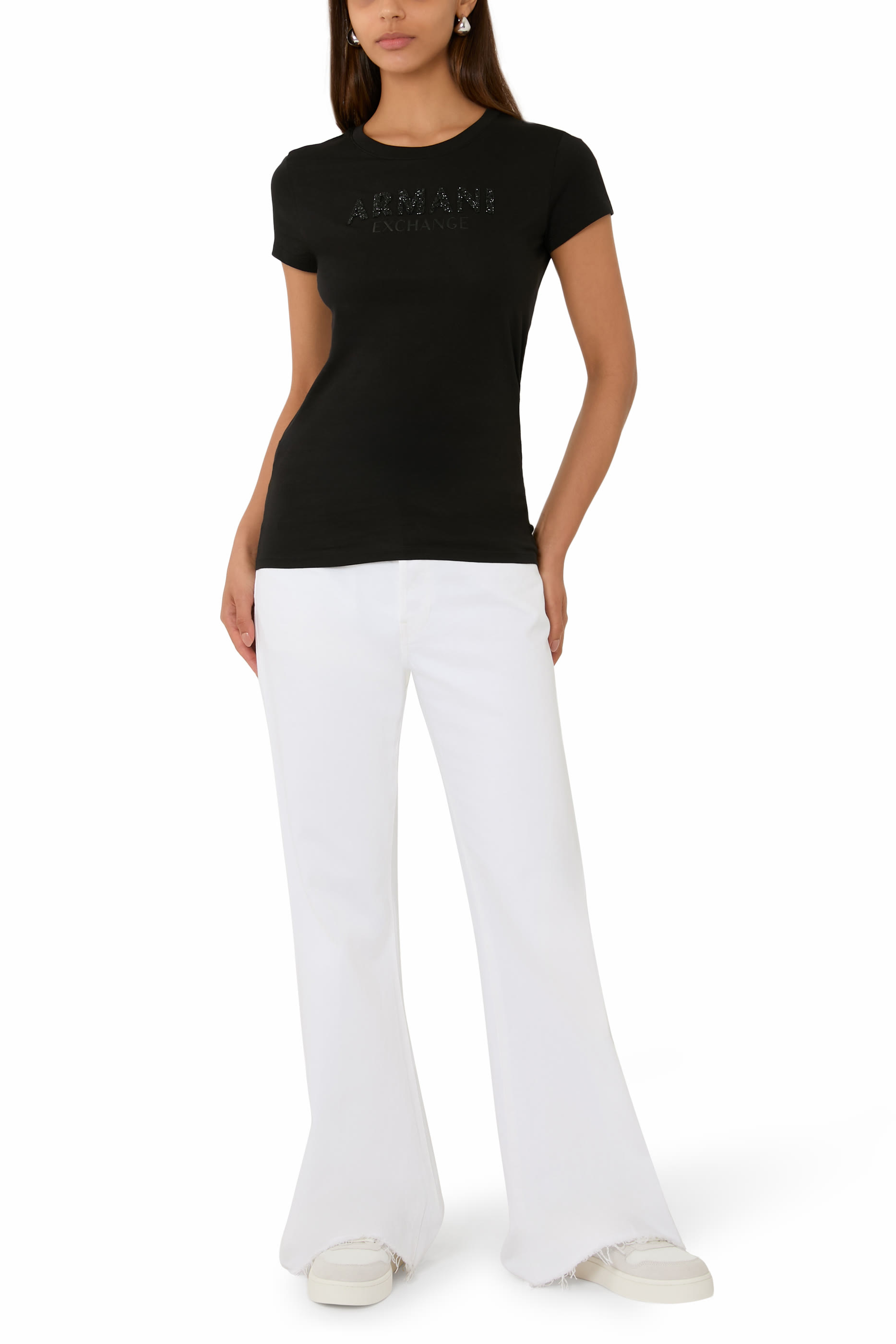 تيشيرت بقصة ضيقة بشعار الماركة قطن