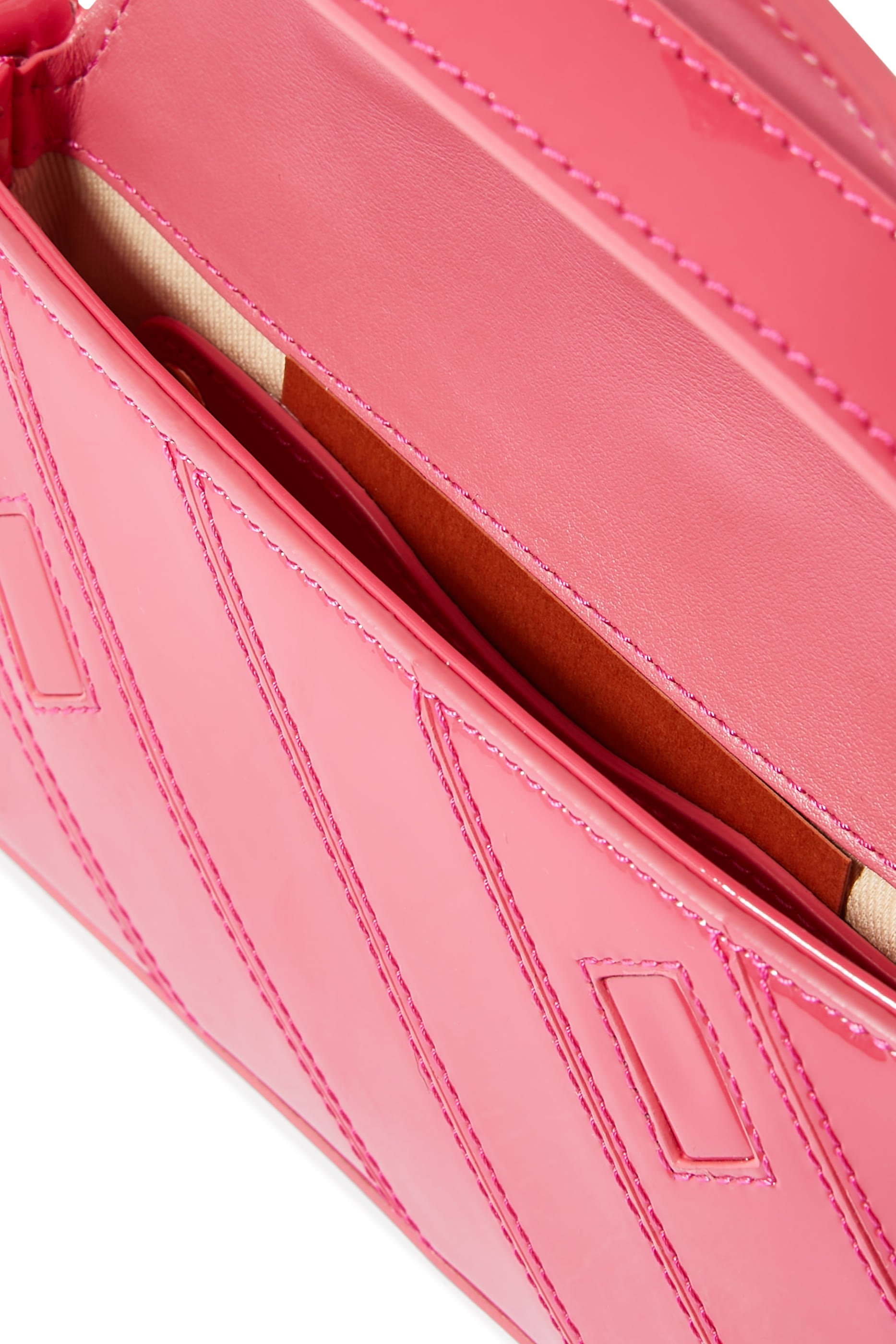 حقيبة كتف صغيرة جلد لامع بتصميم مموج