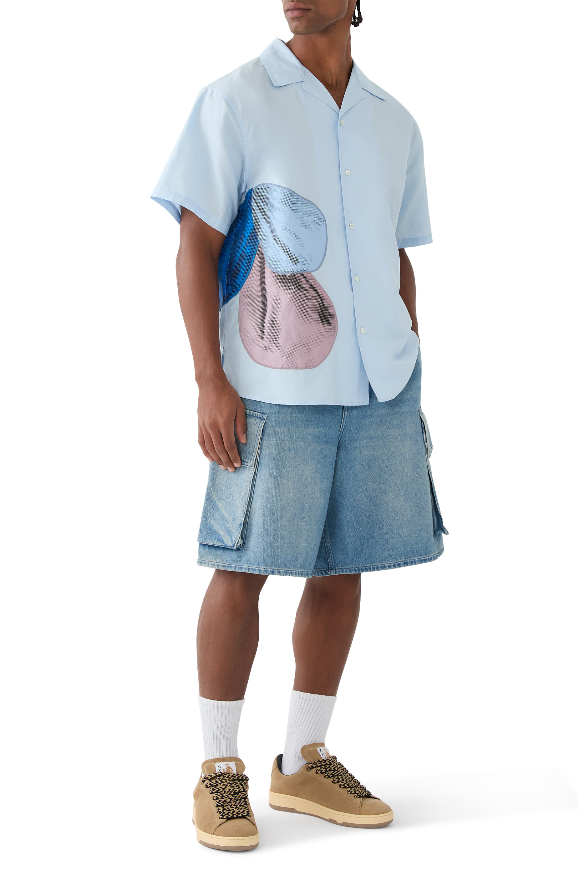 قميص بأكمام قصيرة وتطريزات بالون